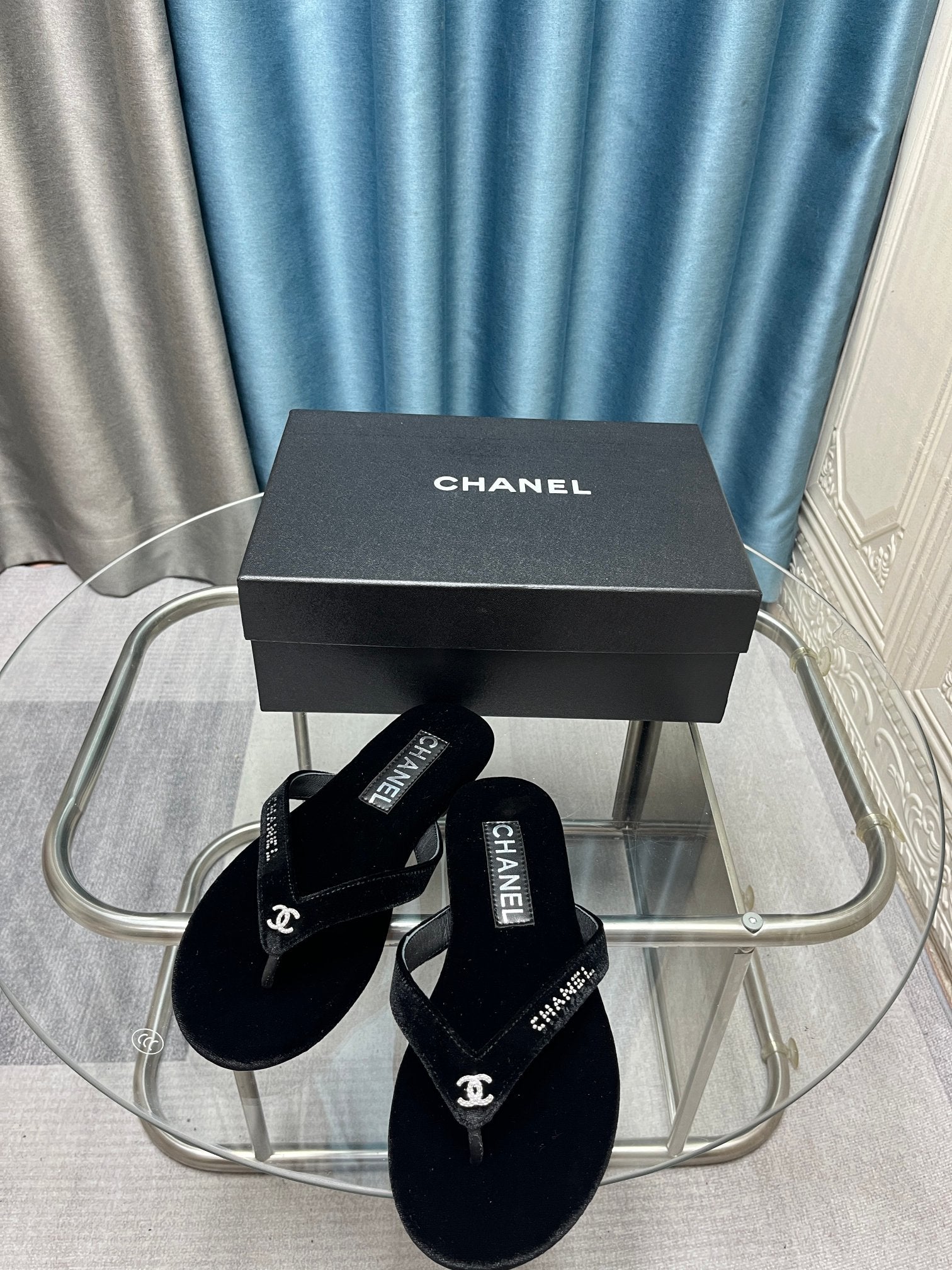 CC 25 Thong Sandal Black Velvet Diamond