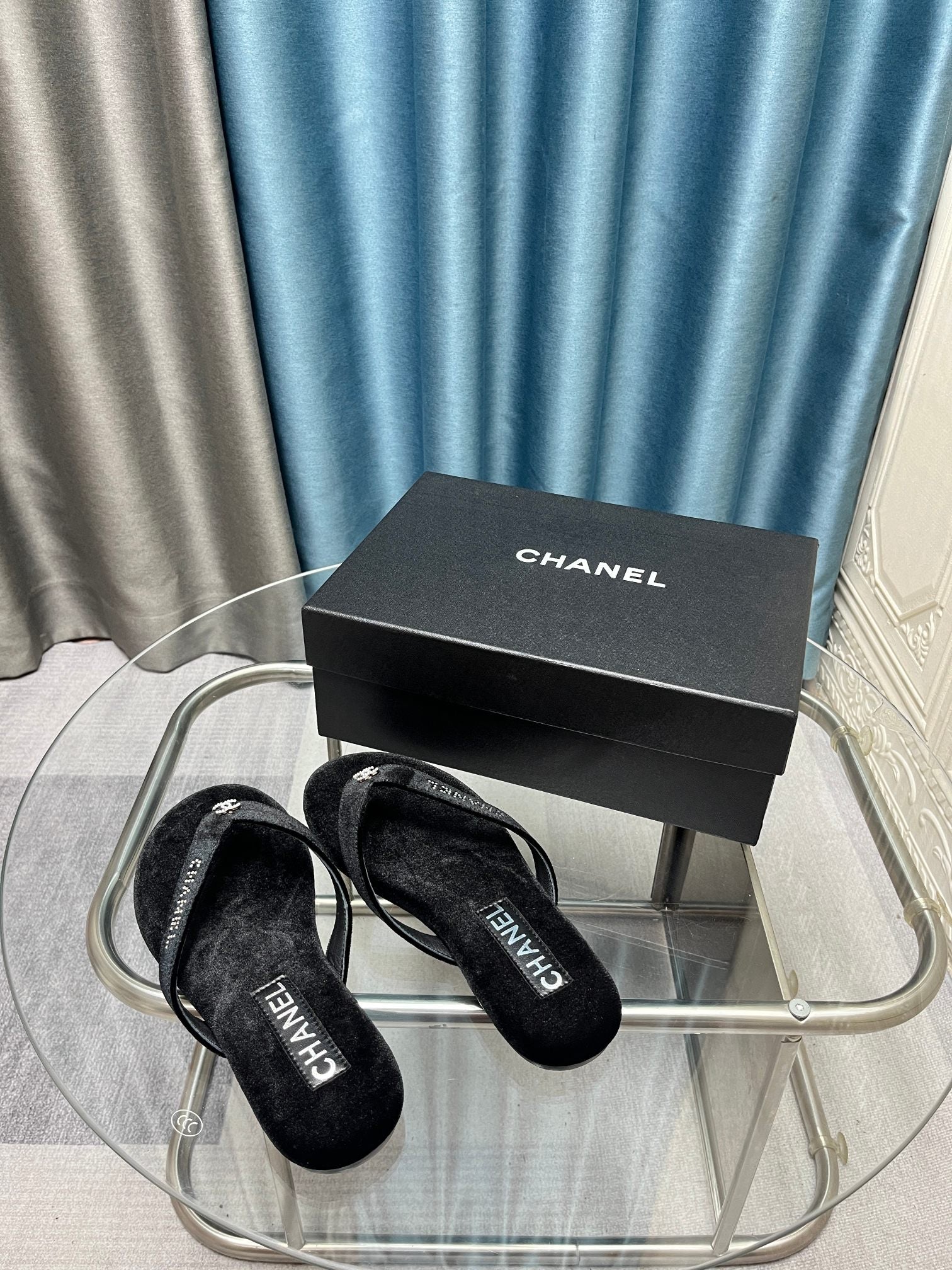 CC 25 Thong Sandal Black Velvet Diamond