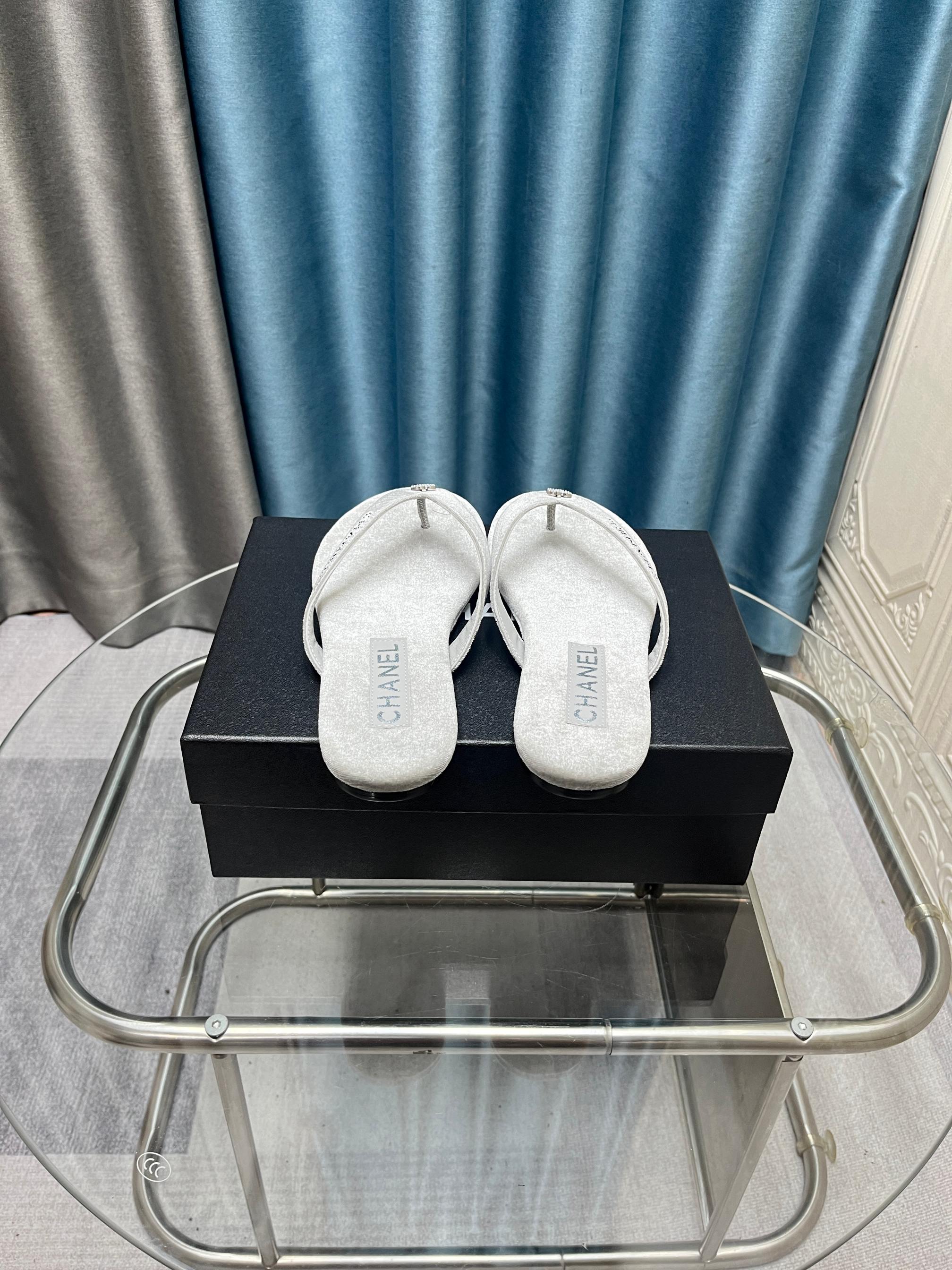 CC 25 Thong Sandal Grey Velvet Diamond