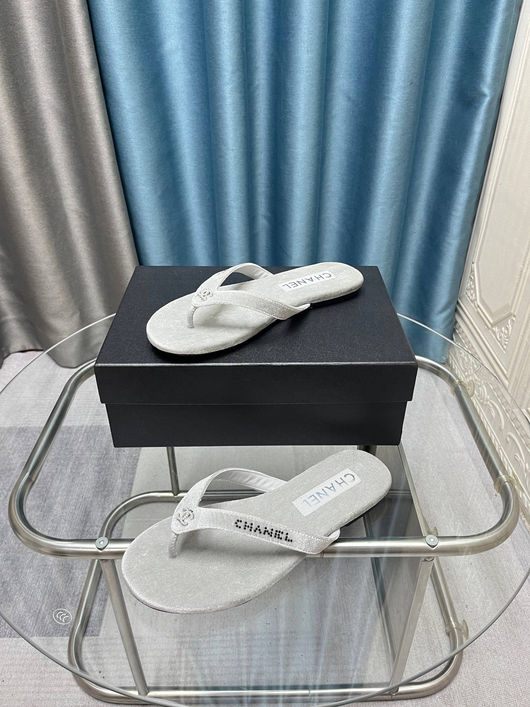 CC 25 Thong Sandal Grey Velvet Diamond