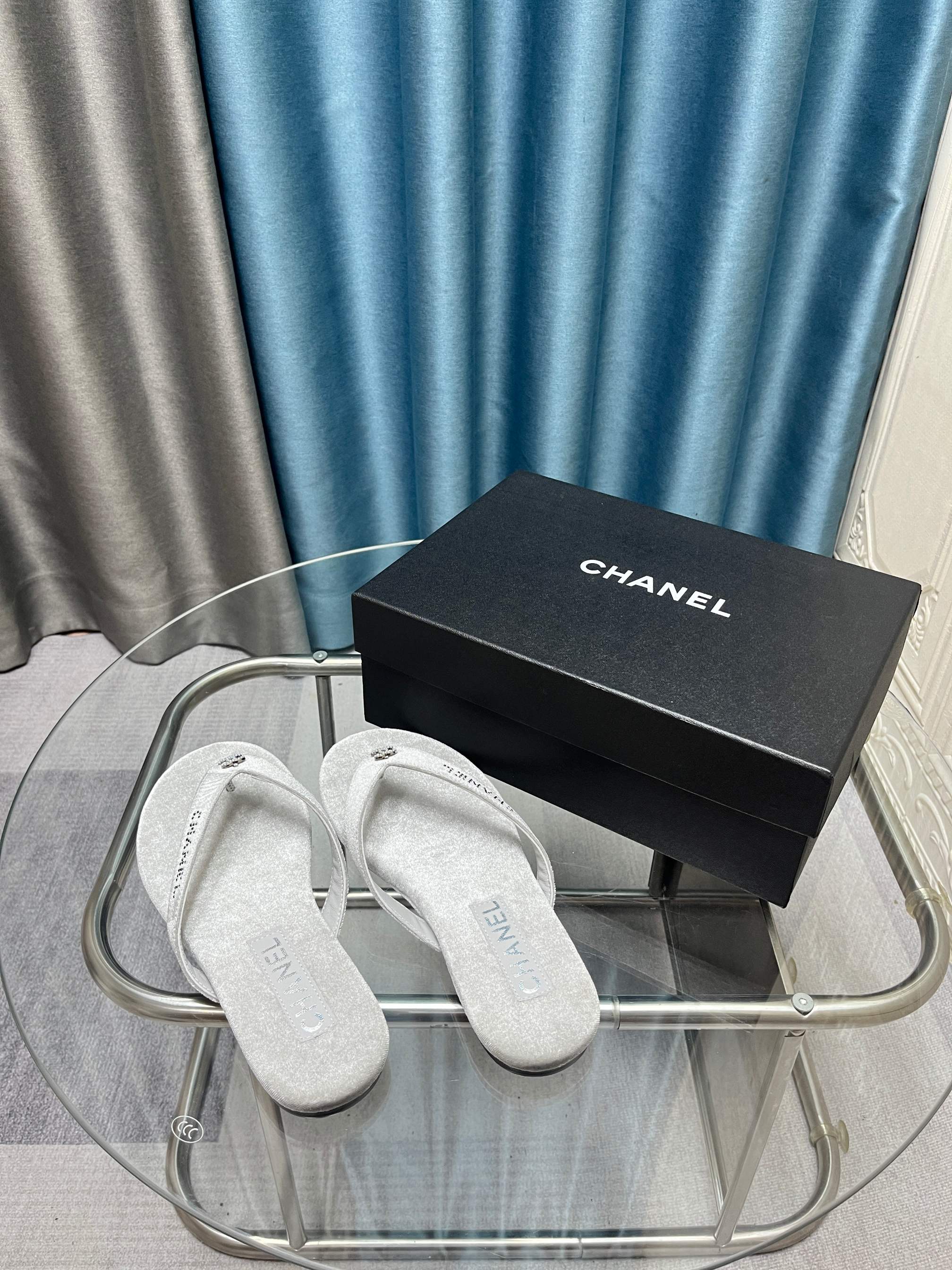 CC 25 Thong Sandal Grey Velvet Diamond