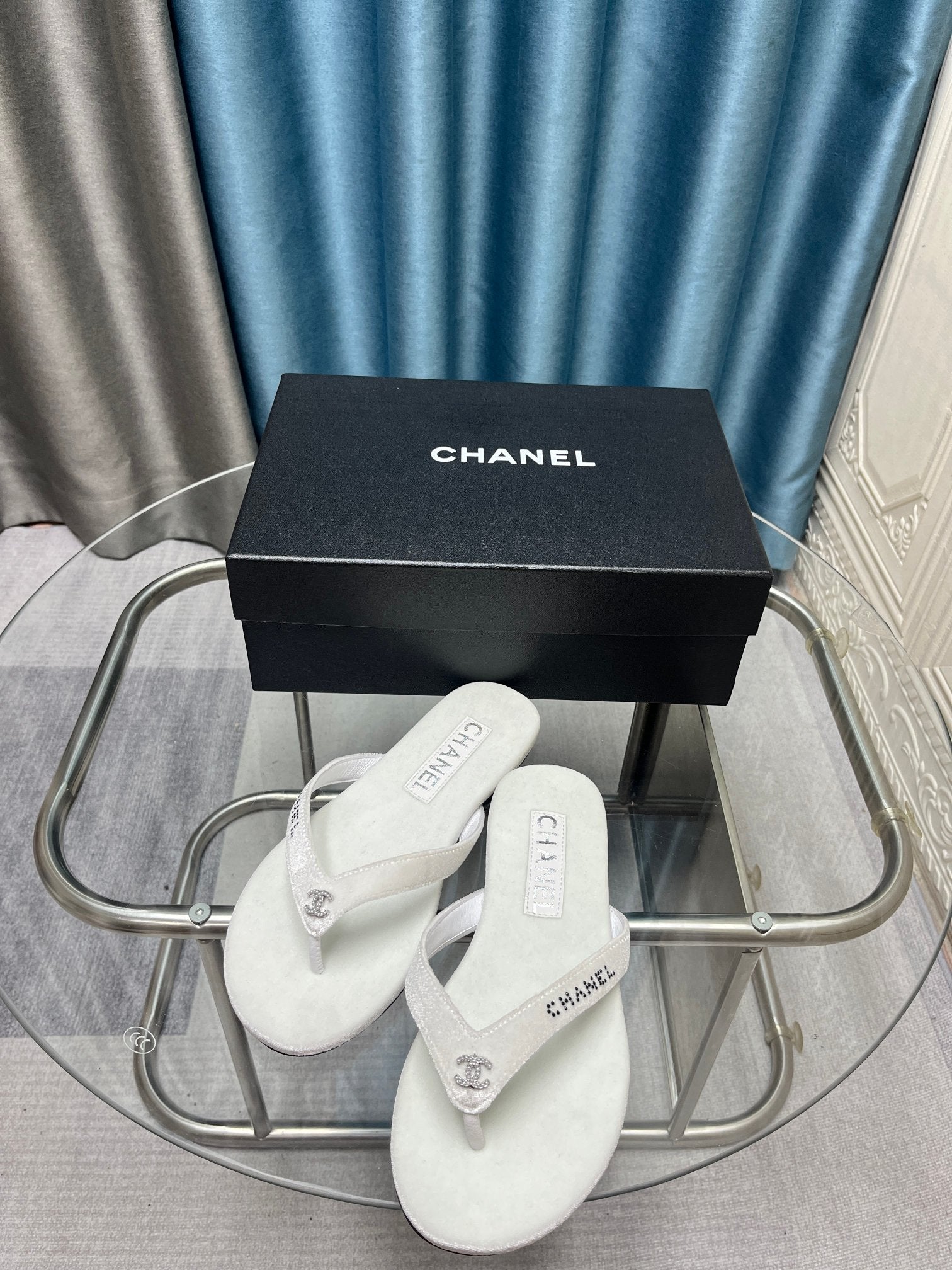 CC 25 Thong Sandal White Velvet Diamond