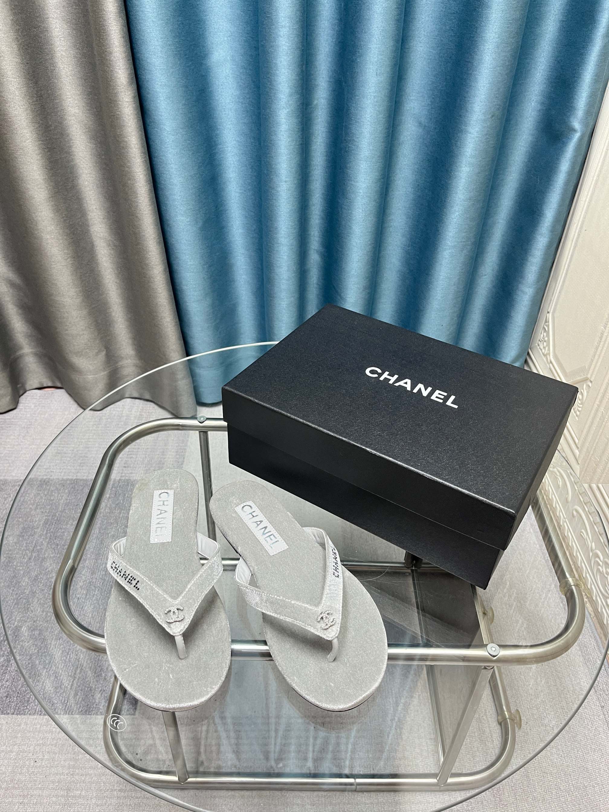 CC 25 Thong Sandal Grey Velvet Diamond