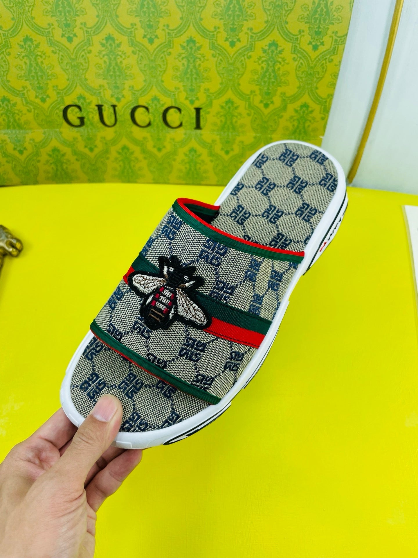 GG Men's Bee Slide Brown Gingham Fabric 538693