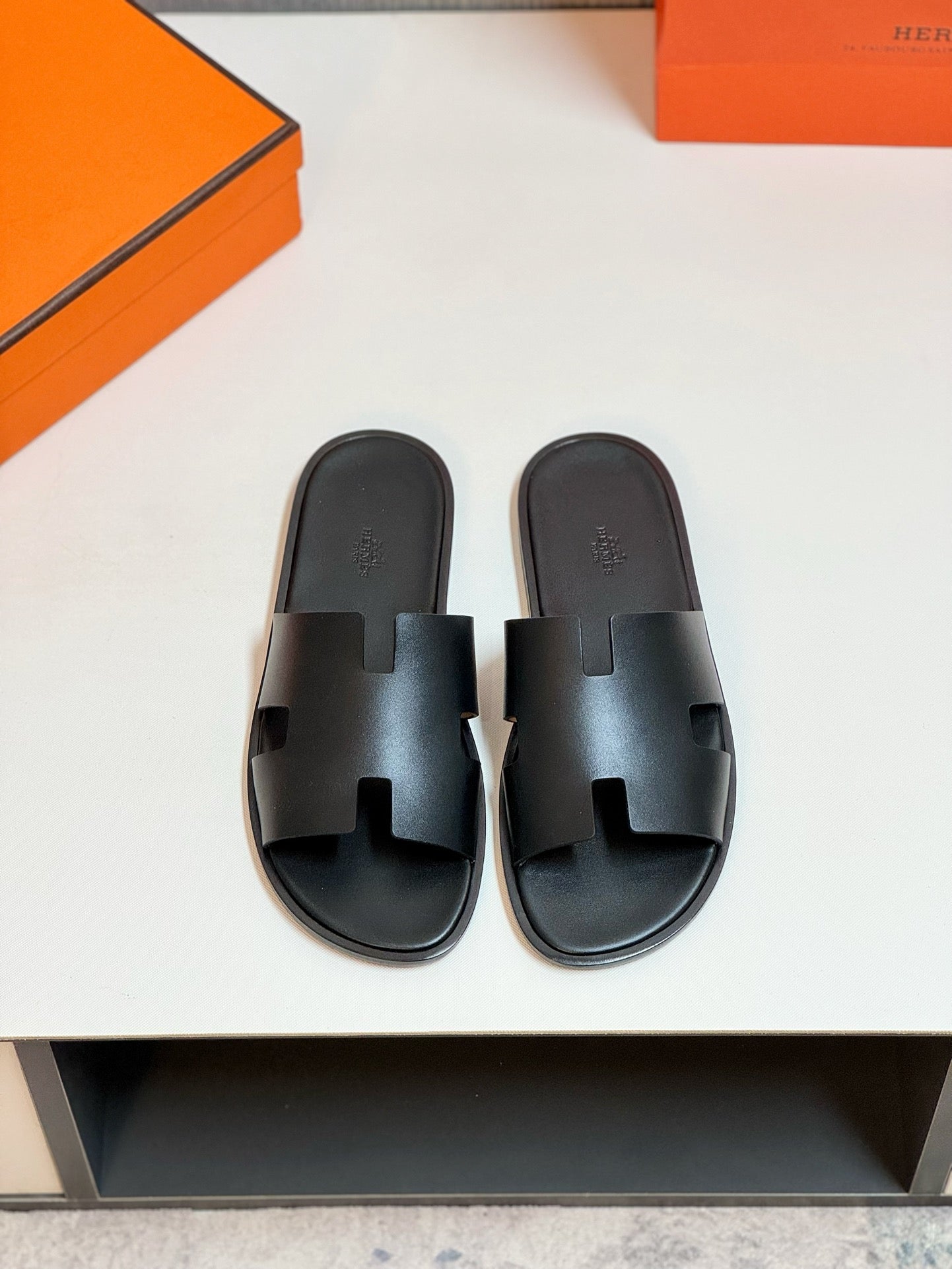 HM Men's Izmir Slide Black Cowhide 609771