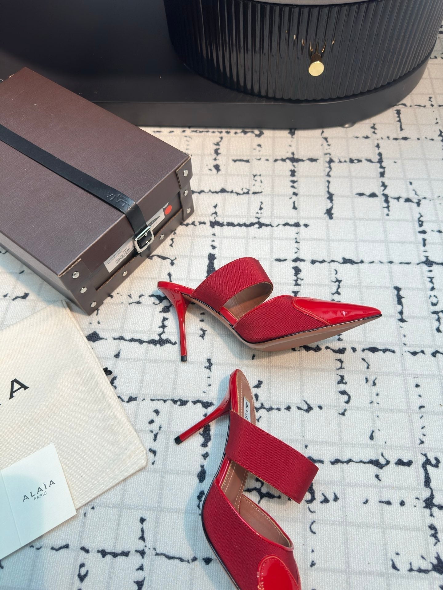 ALAIA HIGH HEEL 9 CM IN CHERRY RED CALFSKIN