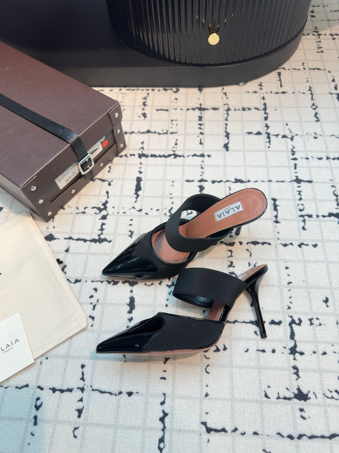 ALAIA HIGH HEEL 9 CM IN BLACK CALFSKIN