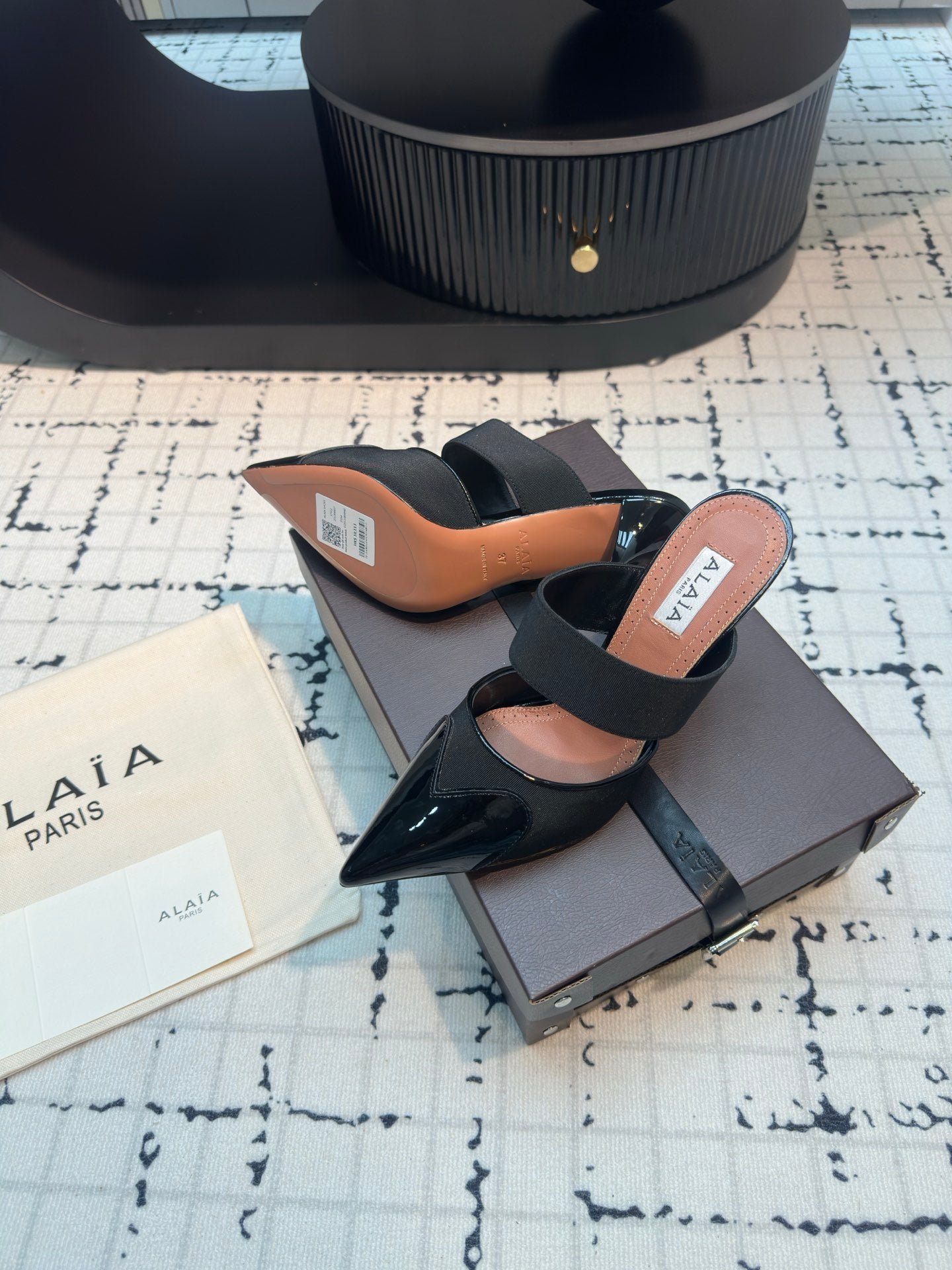 ALAIA HIGH HEEL 9 CM IN BLACK CALFSKIN