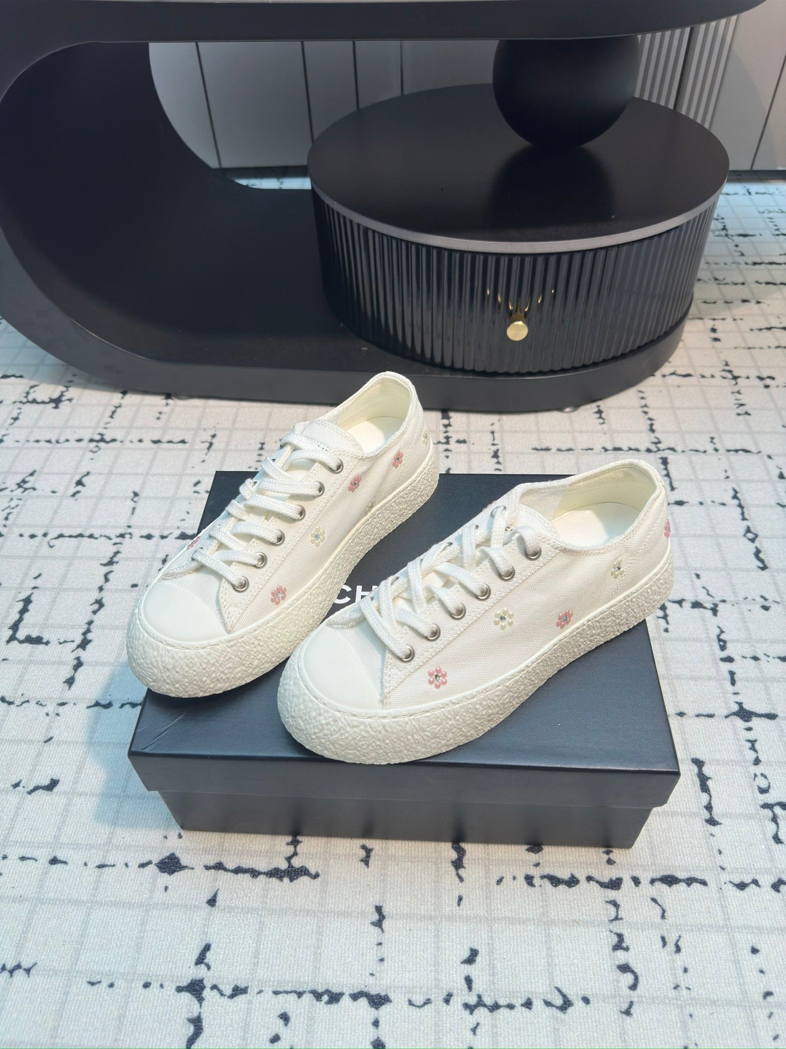 CC Low Sneaker 30mm White With Small Flowers Cavas Fabric