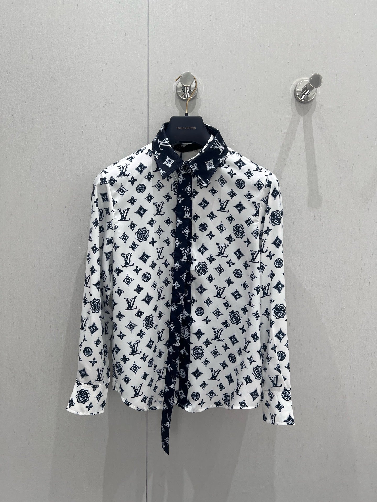 LV 25 Logo  Shirt Black White 210661