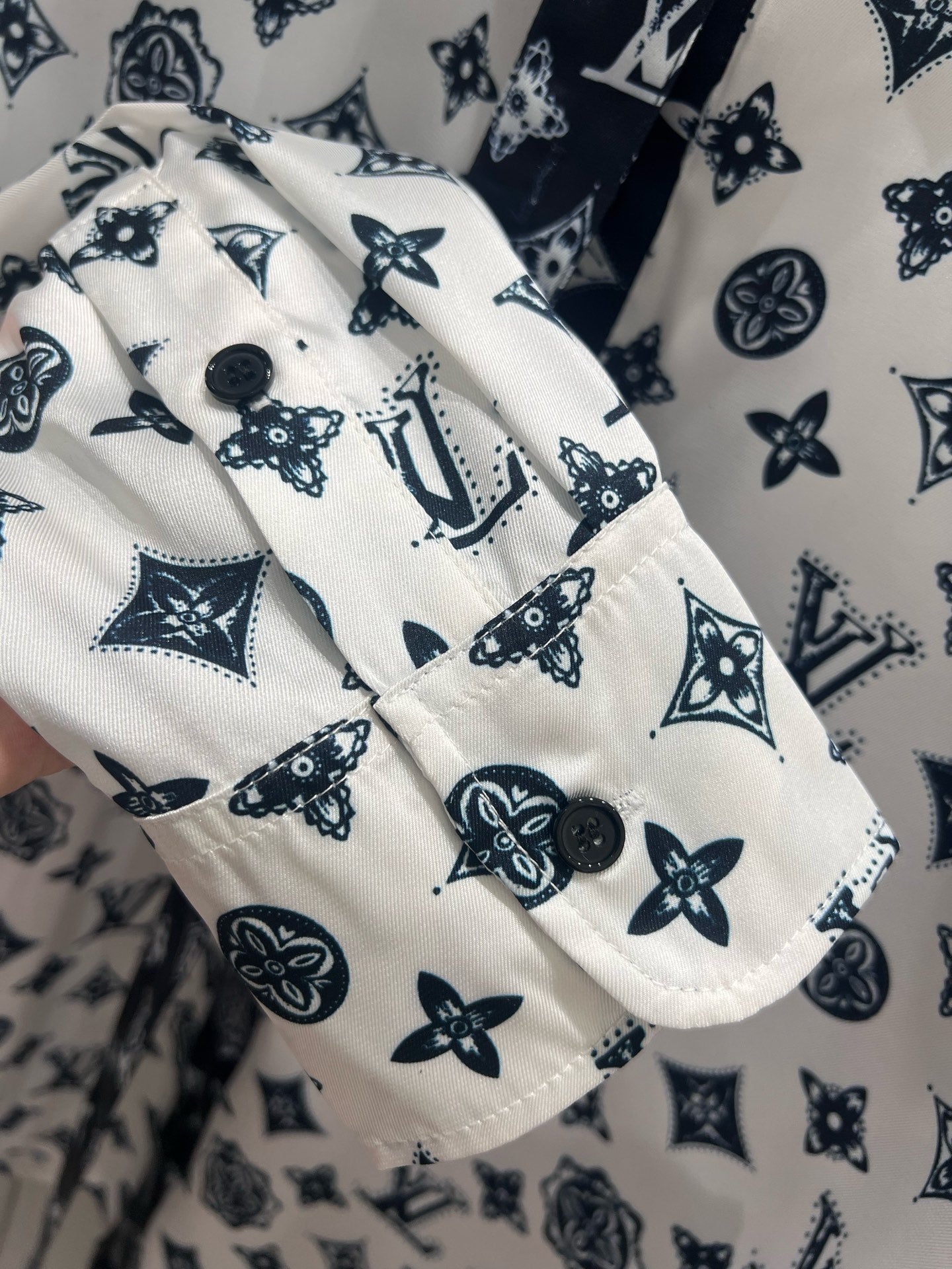 LV 25 Logo  Shirt Black White 210661