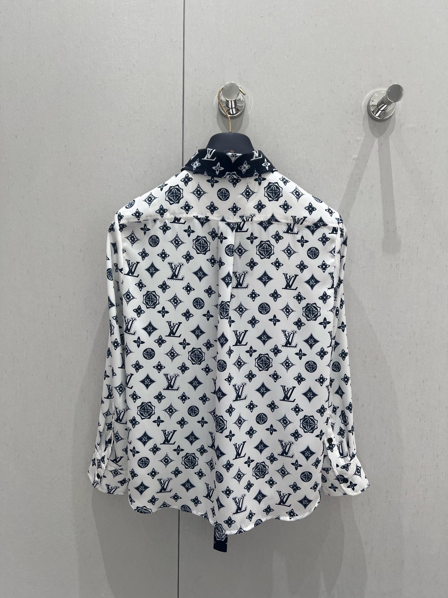 LV 25 Logo  Shirt Black White 210661