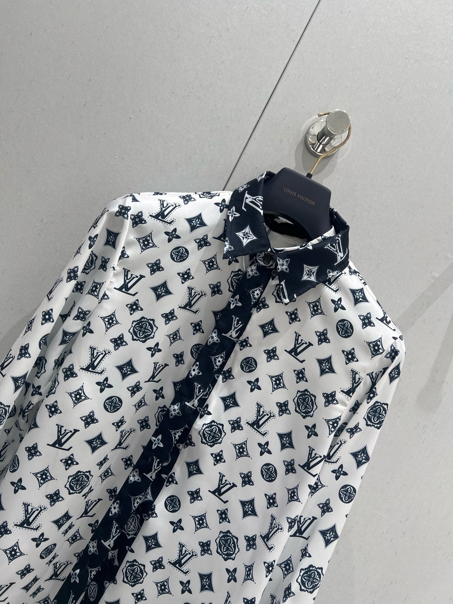 LV 25 Logo  Shirt Black White 210661