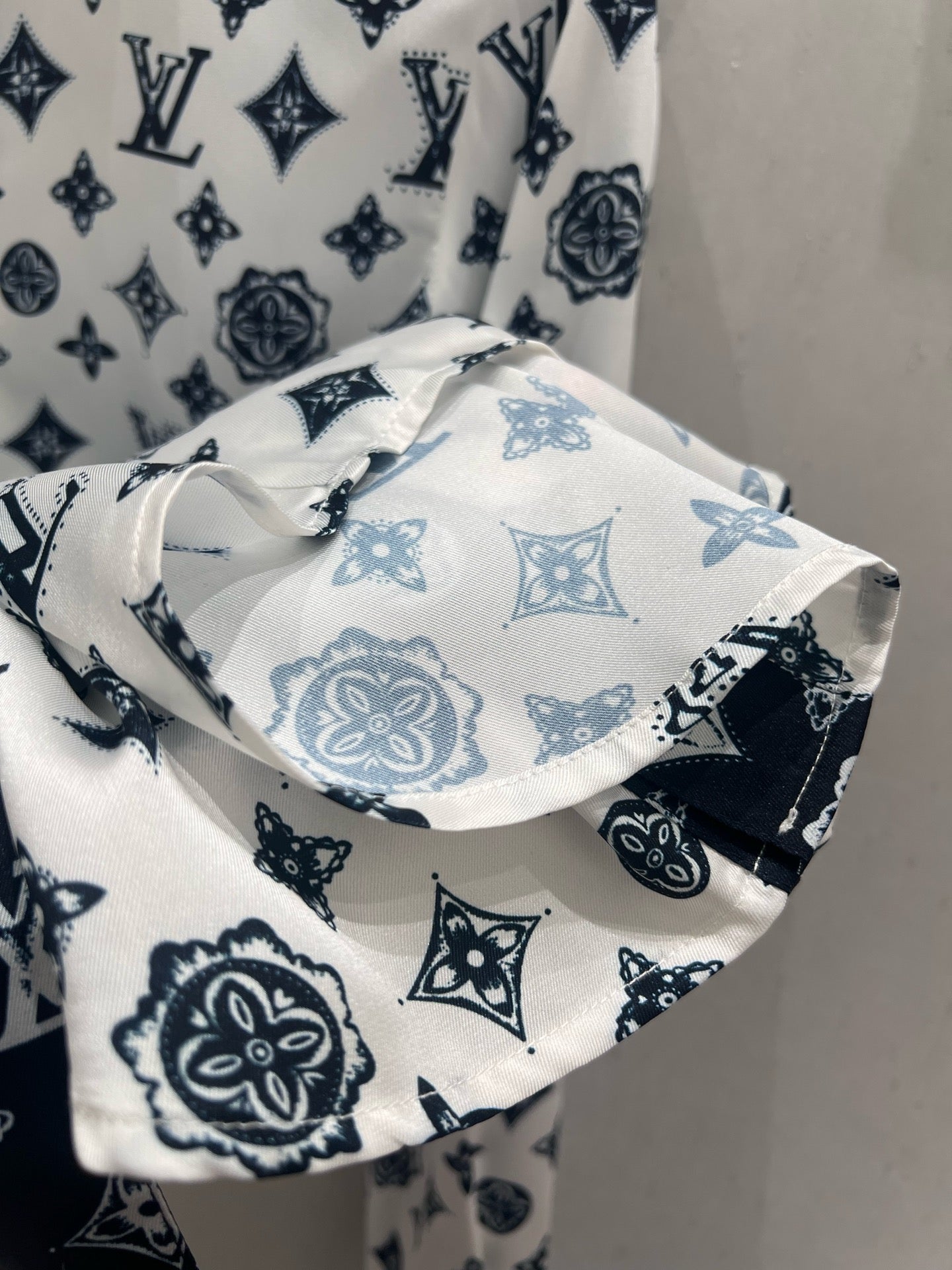 LV 25 Logo  Shirt Black White 210661