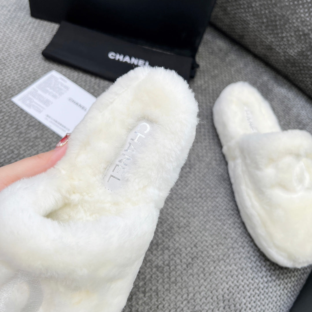 CC Slippers White Fleece