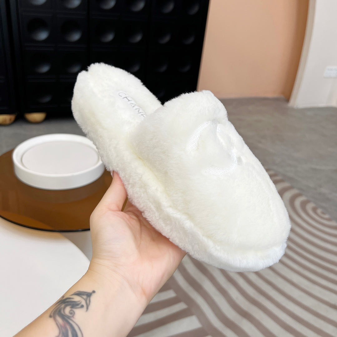 CC Slippers White Fleece