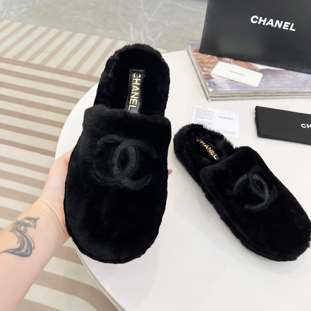 CC Slippers Black Fleece