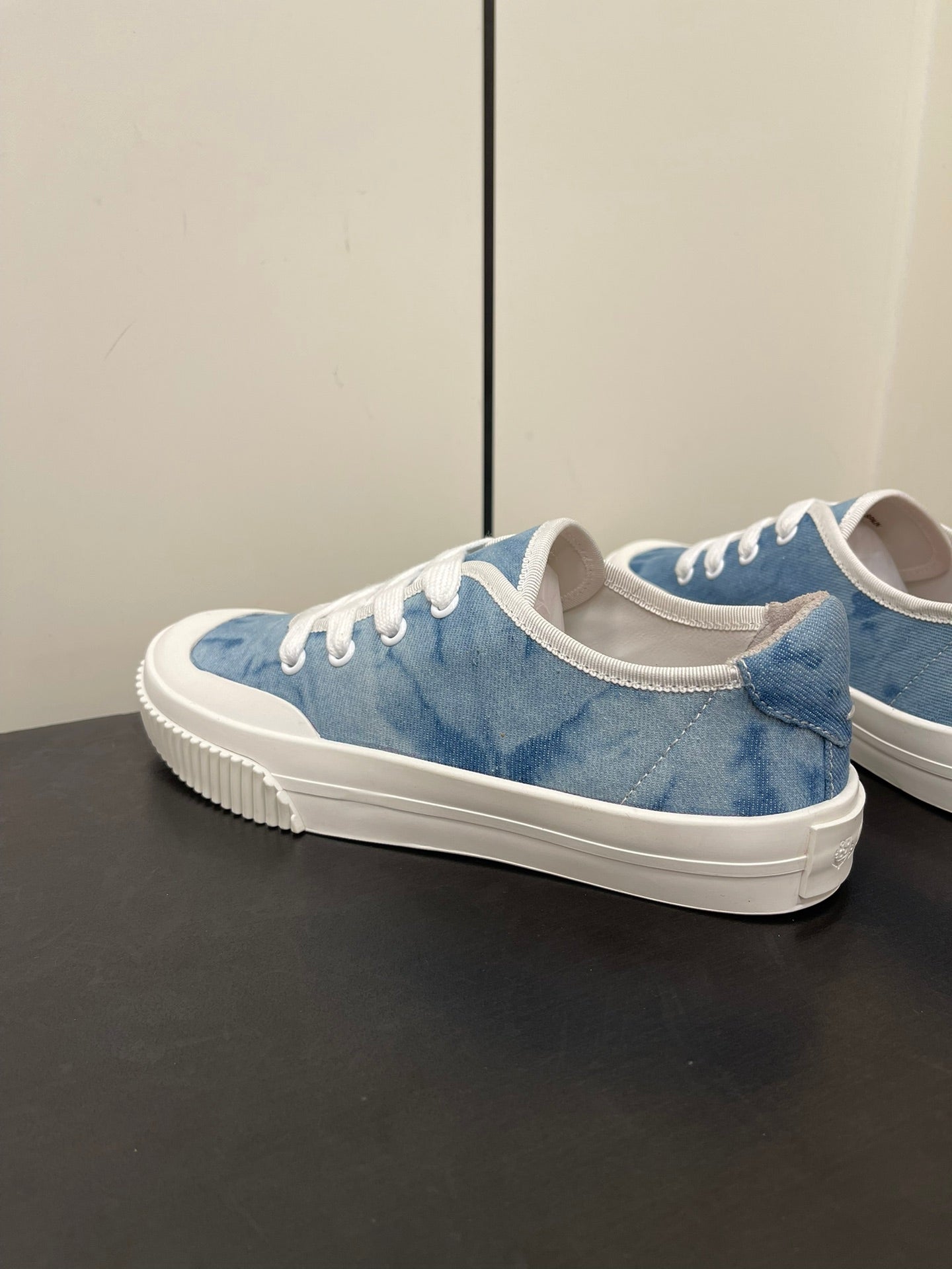 LP CLASSIC BISCUIT SNEAKER SKY CALFSKIN