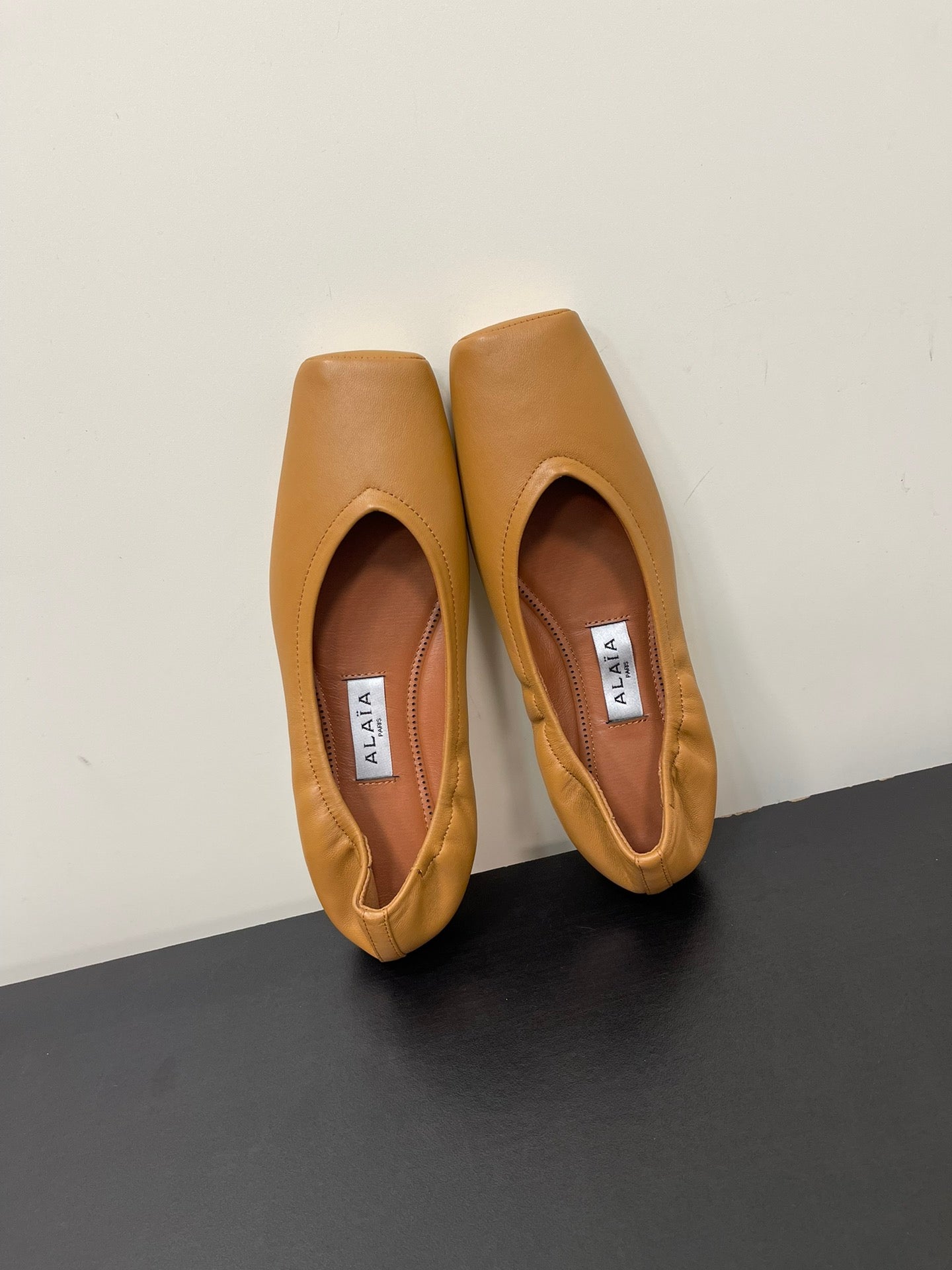 ALAIA BALLET FLATS IN COPPER BROWN SMOOTH CALFSKIN