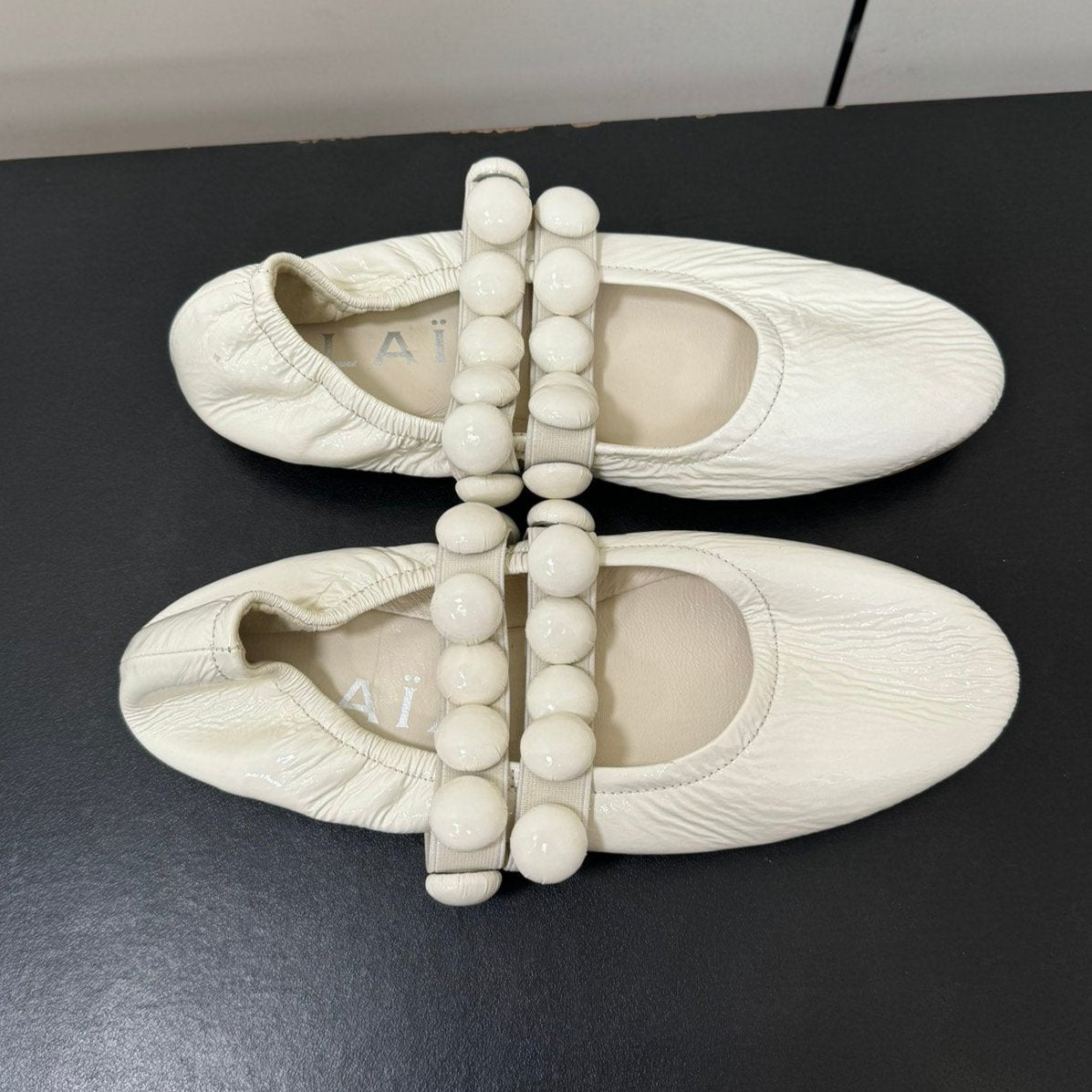 ALAIA SPHERE BALLET FLATS IN WHITE LAMBSKIN