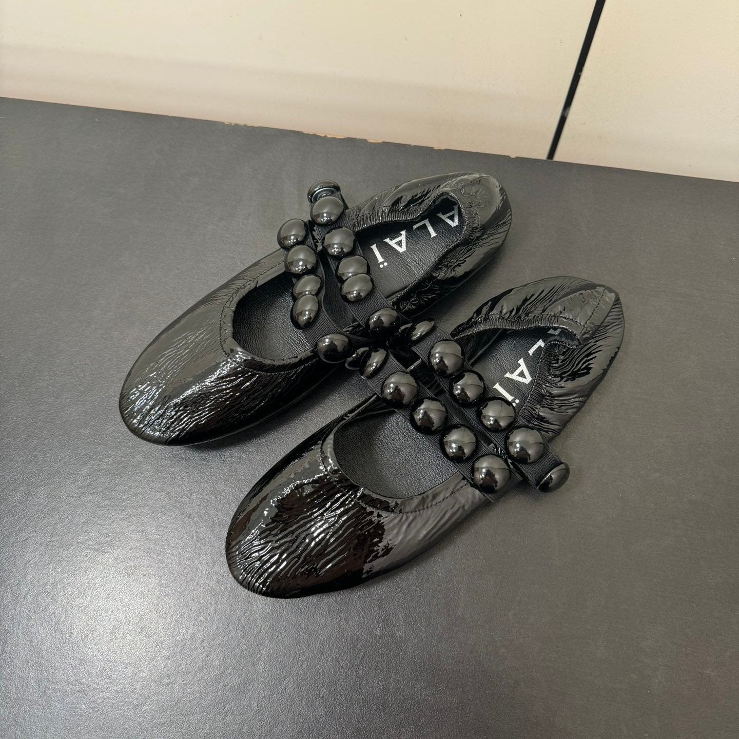 ALAIA SPHERE BALLET FLATS IN BLACK LAMBSKIN