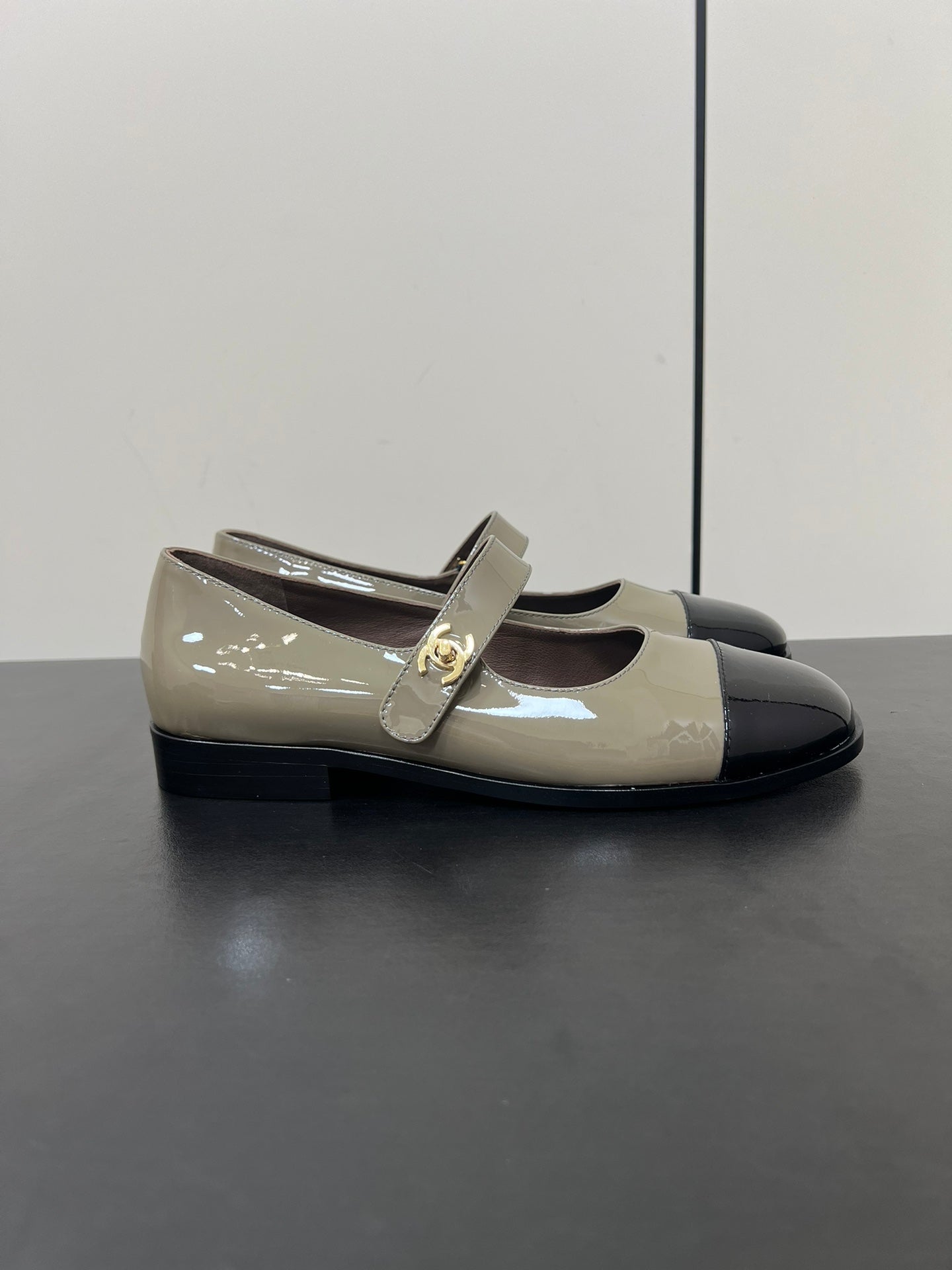 Mary Jane Flat Olive Black Patent Calfskin