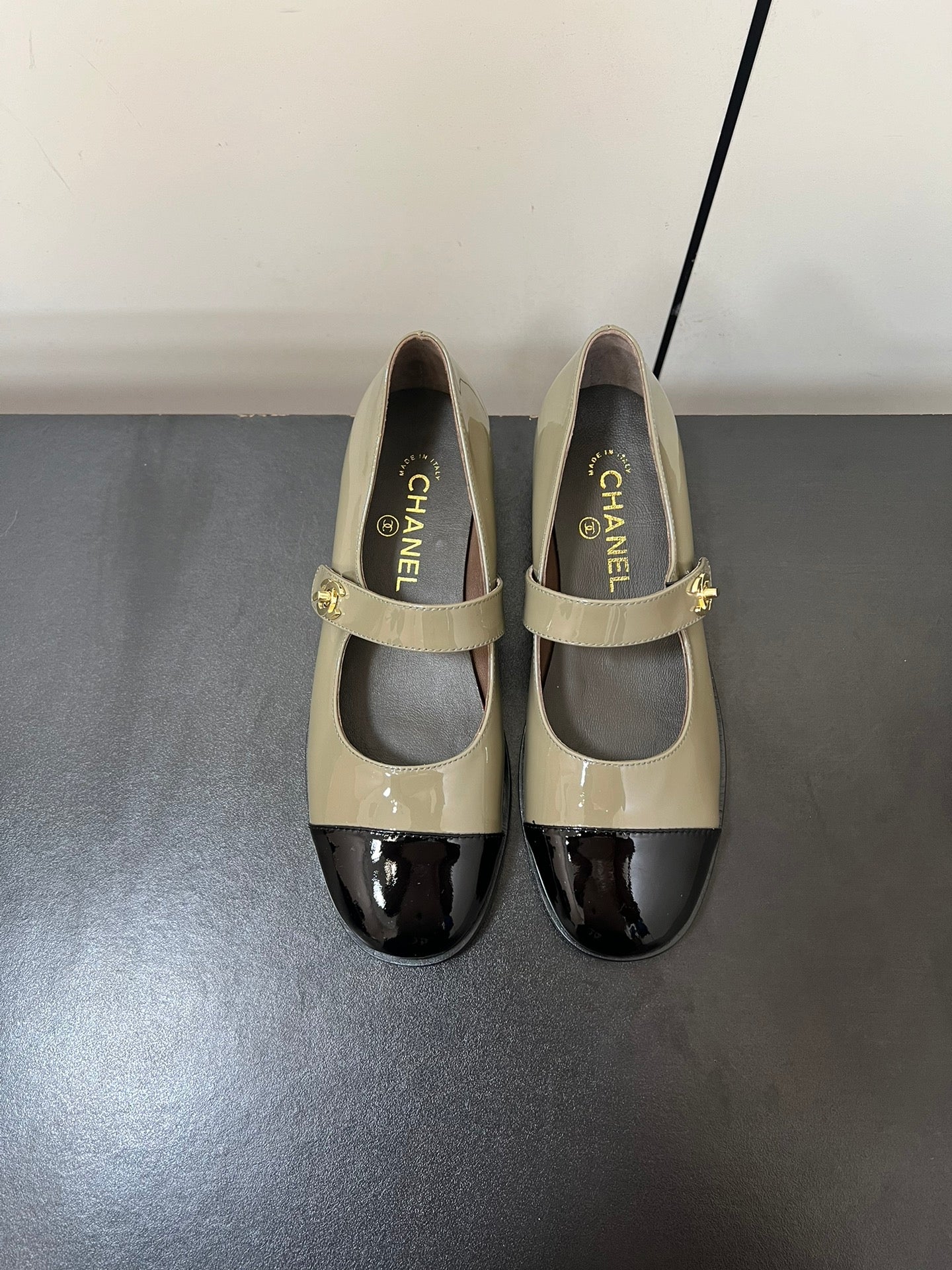 Mary Jane Flat Olive Black Patent Calfskin