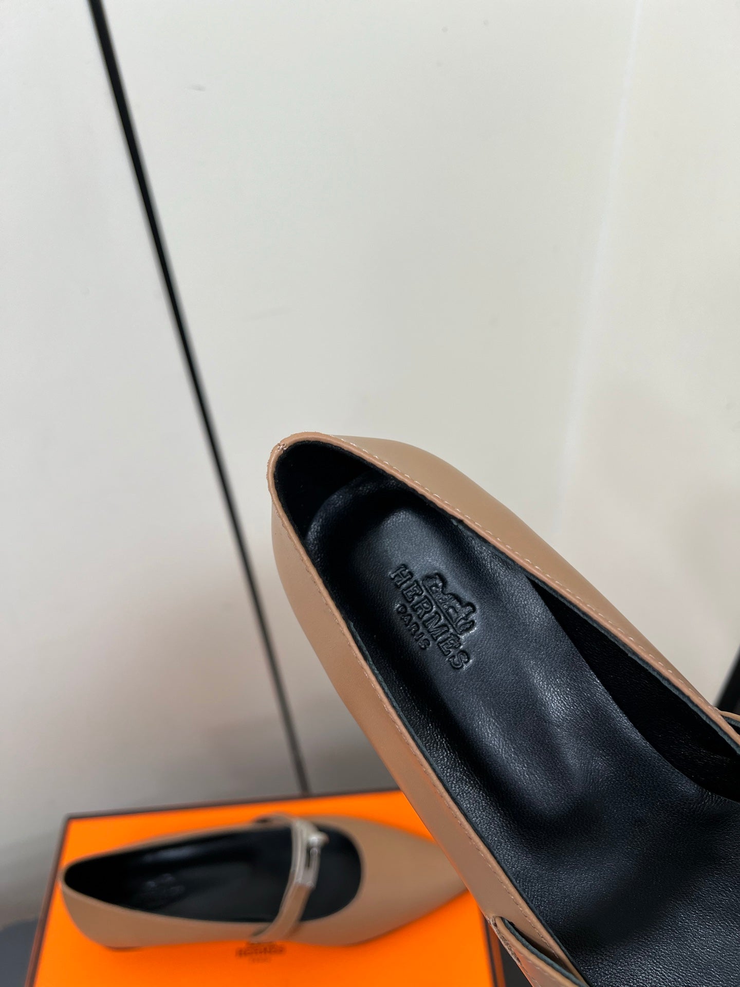 HM 25C Kelly Ballet Flat Ash Brown Calfskin 210298