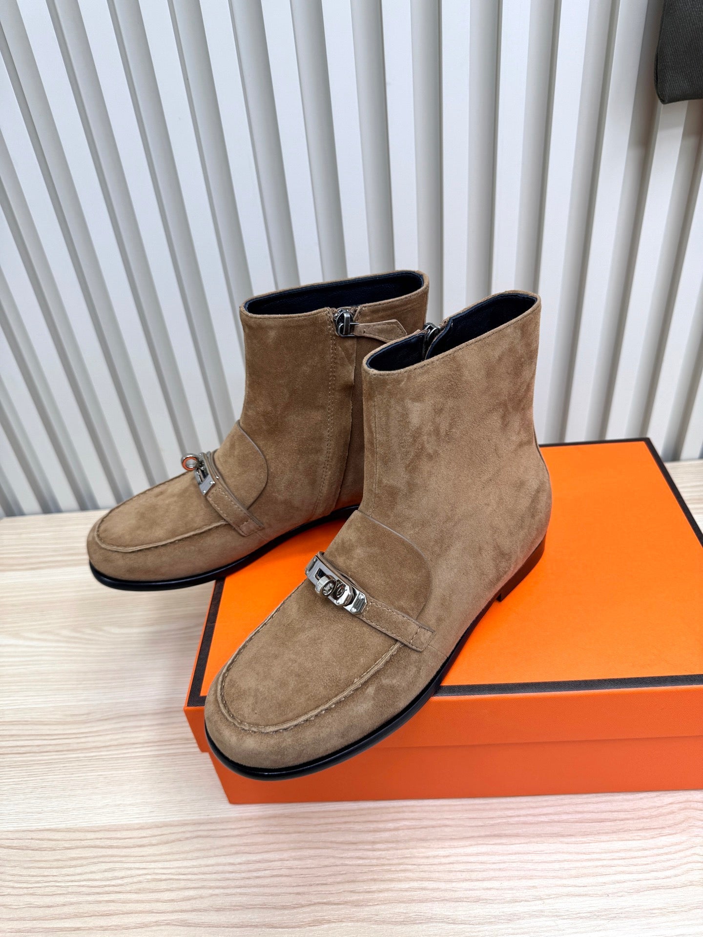 HM 25 Kelly Buckle Ankle Boots Tan Silver Suede 513079