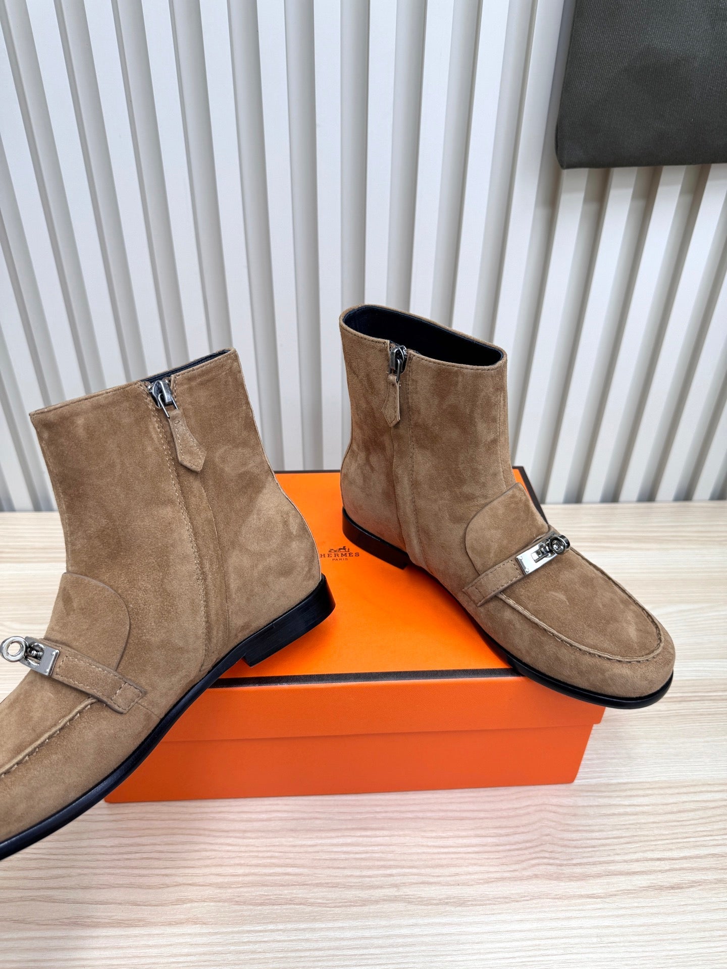 HM 25 Kelly Buckle Ankle Boots Tan Silver Suede 513079