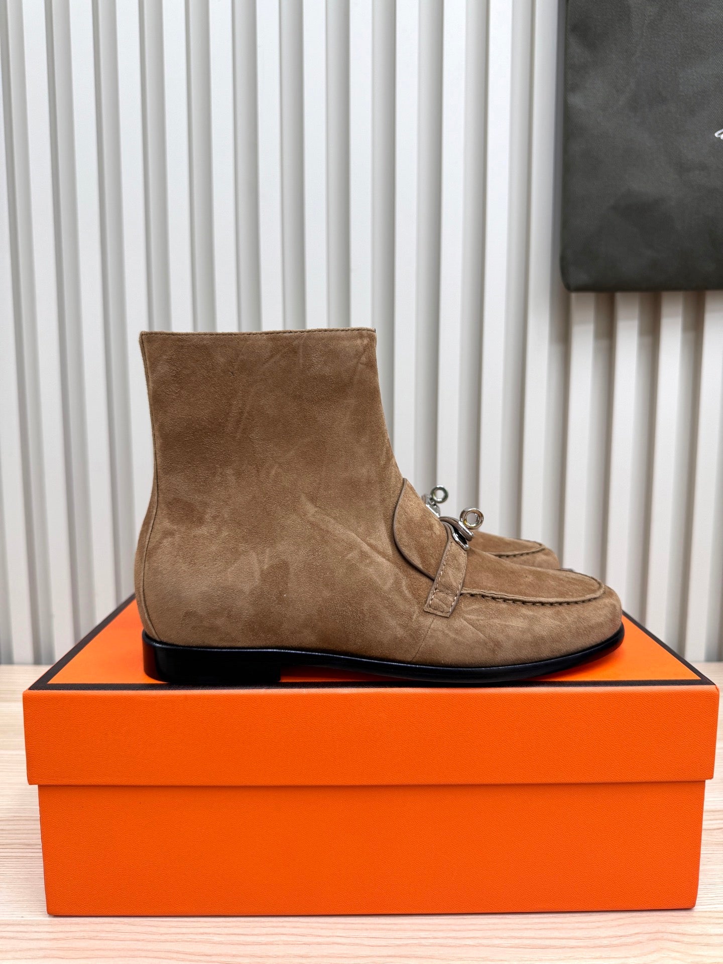 HM 25 Kelly Buckle Ankle Boots Tan Silver Suede 513079