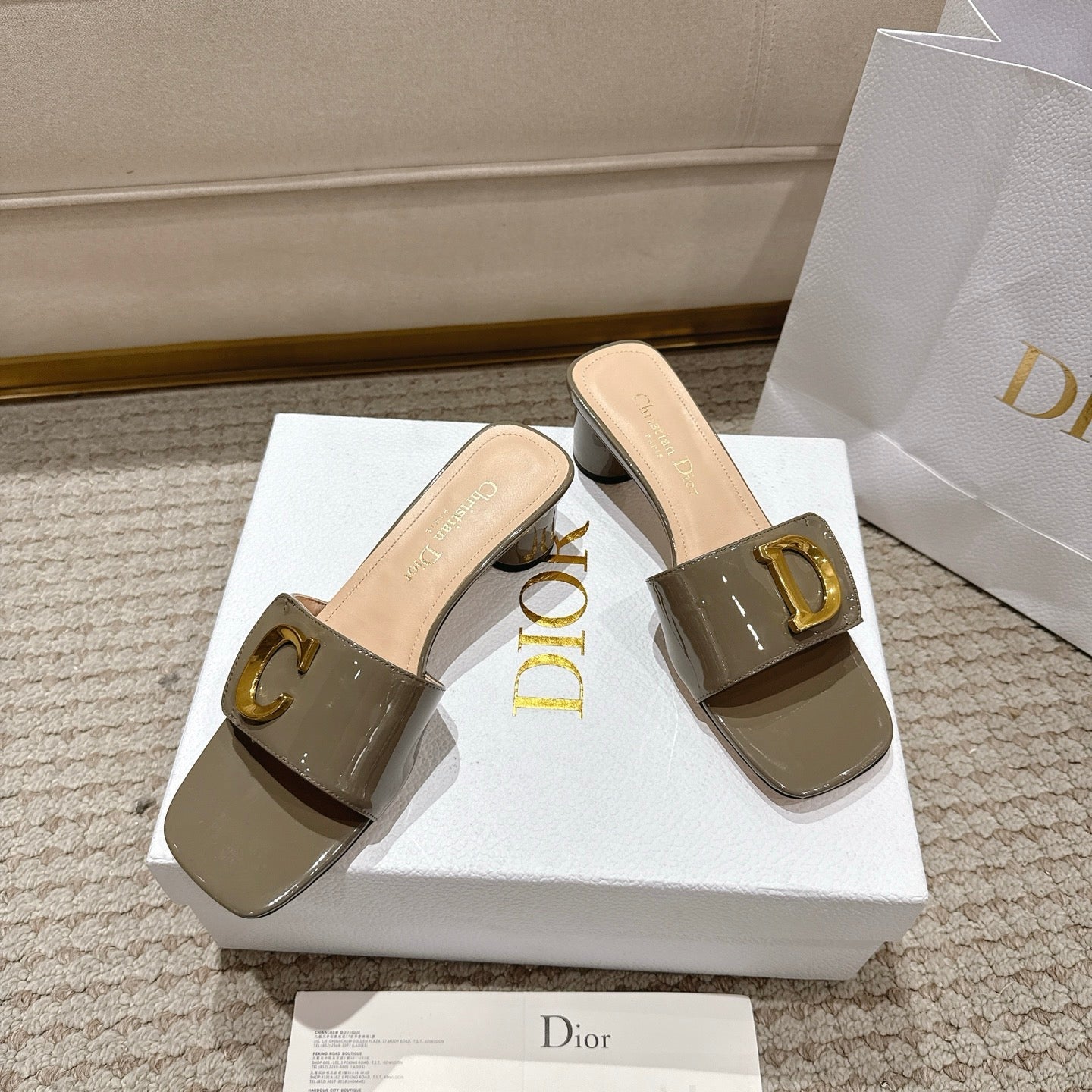 CD 25 C'EST DIO olive green patent leather 396127