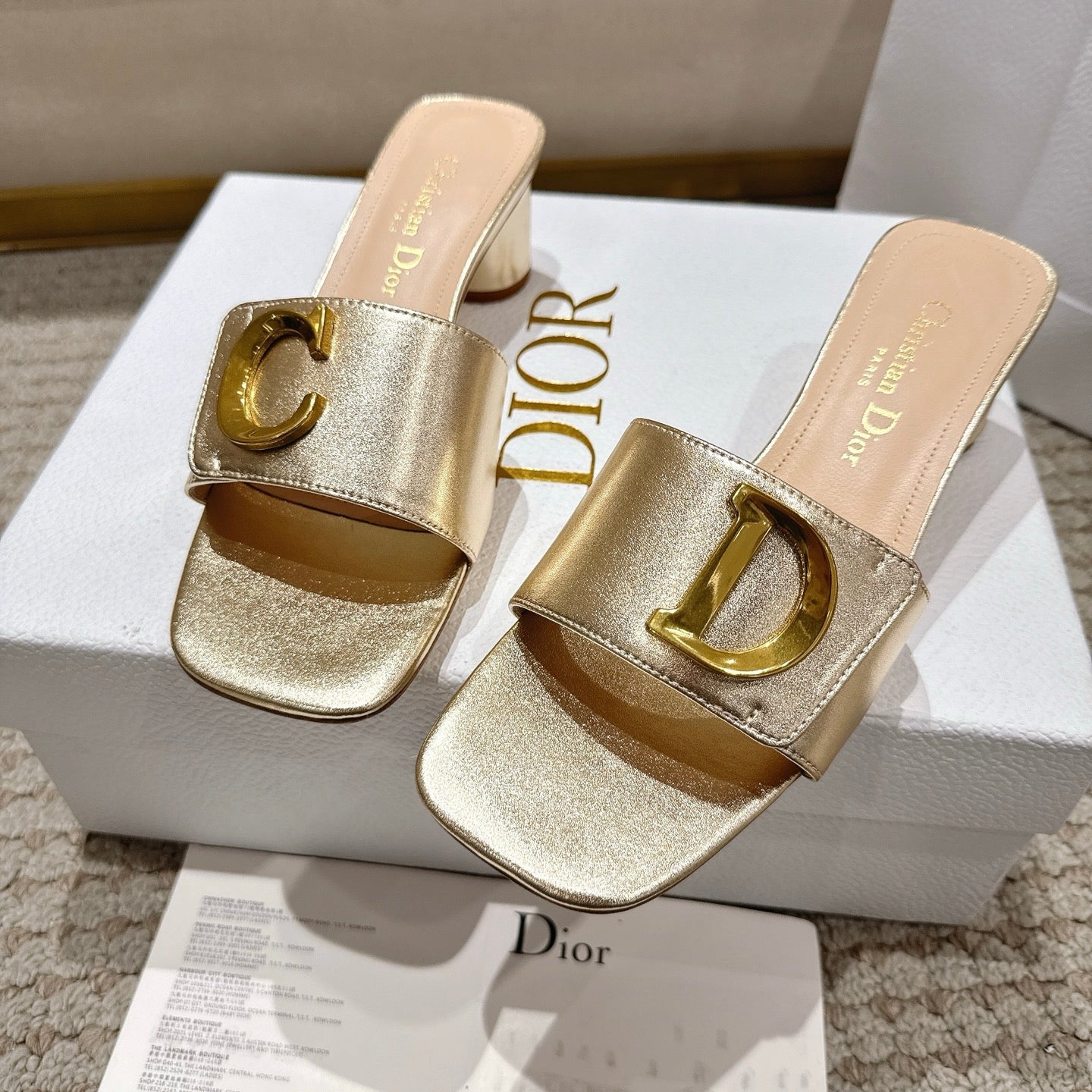 CD 25 C'EST DIO metallic gold patent leather 396131