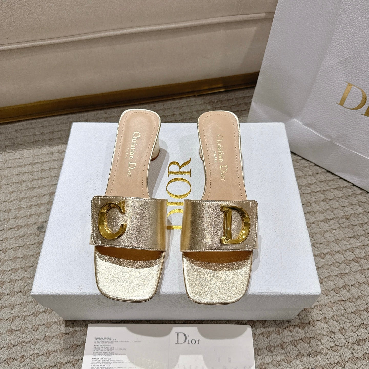 CD 25 C'EST DIO metallic gold patent leather 396131
