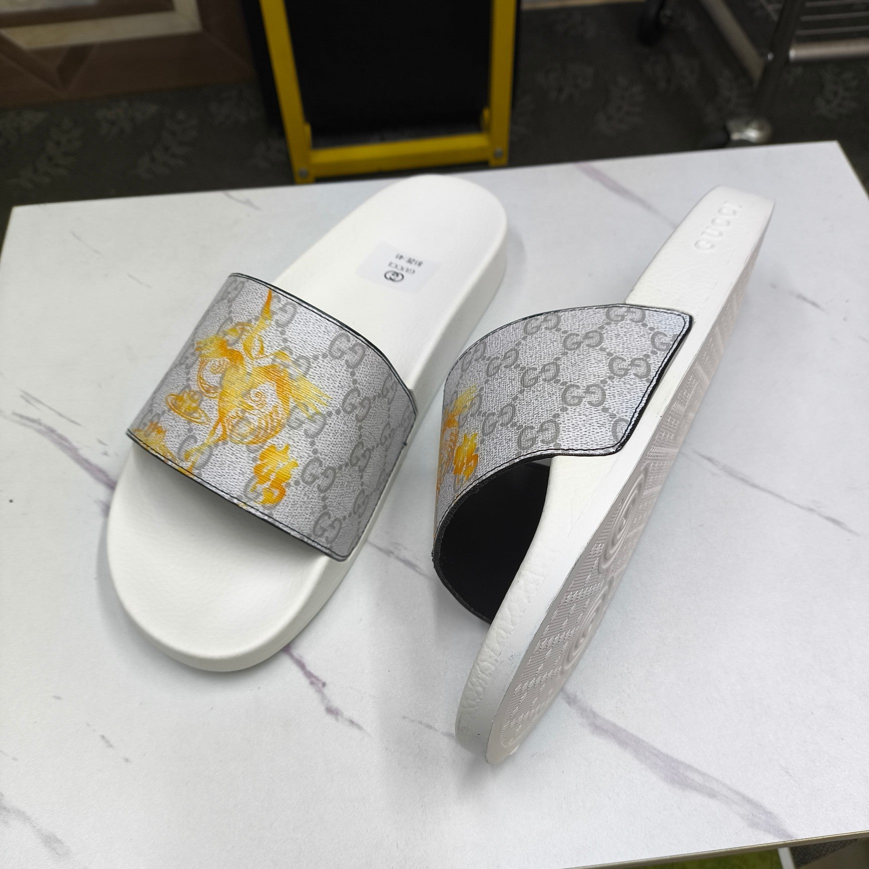 GG Men's Slide White Grey Sheepskin 535388