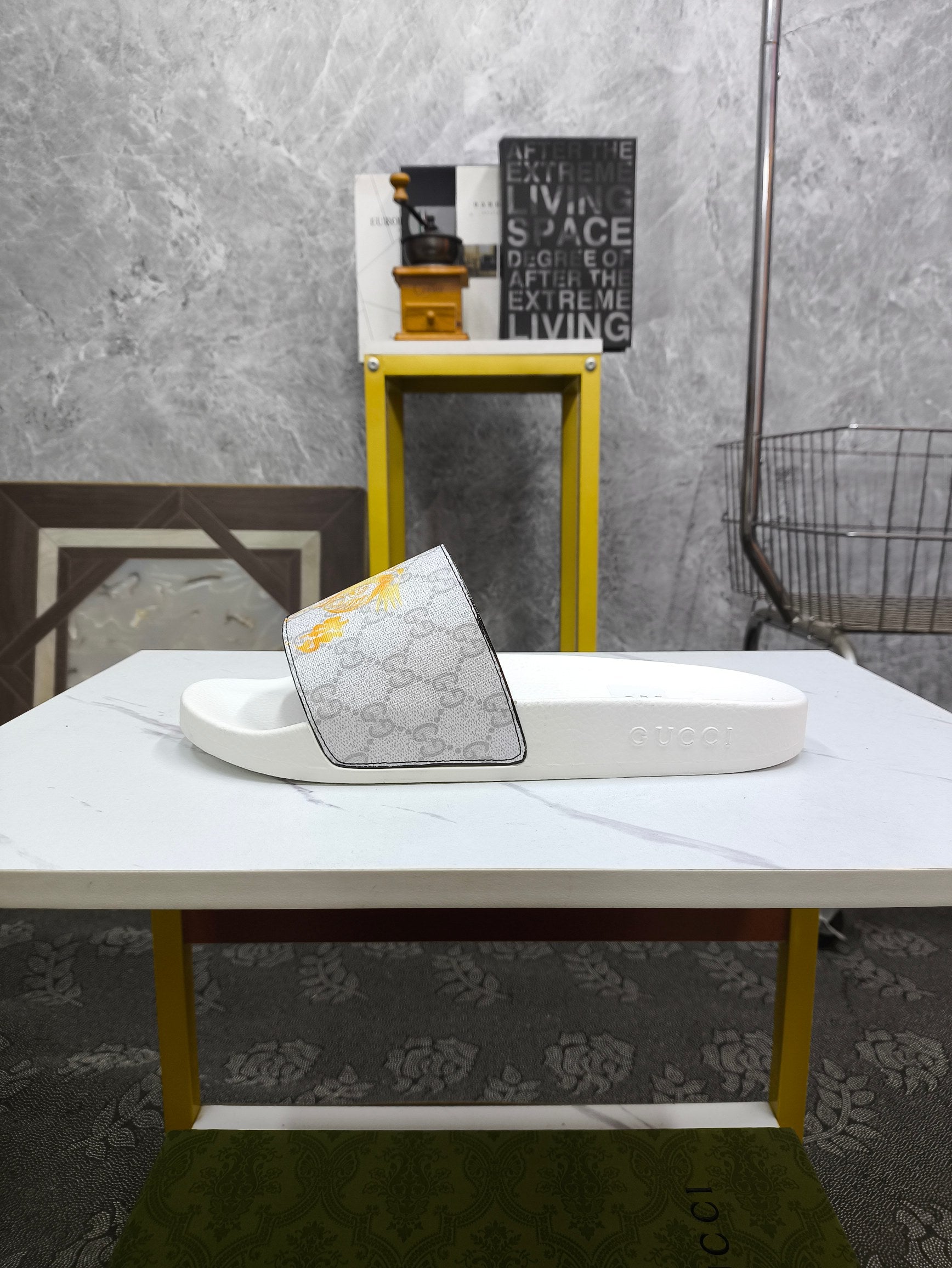 GG Men's Slide White Grey Sheepskin 535388