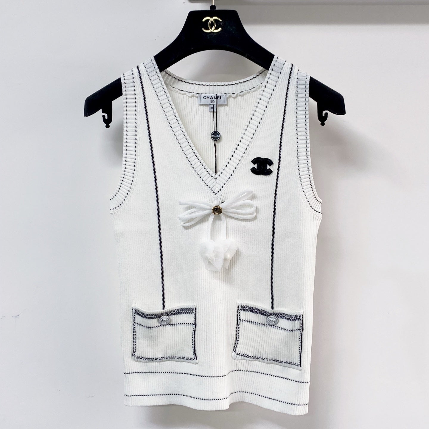 Chanel 2026 Bow V-neck Vest White Wool 212271