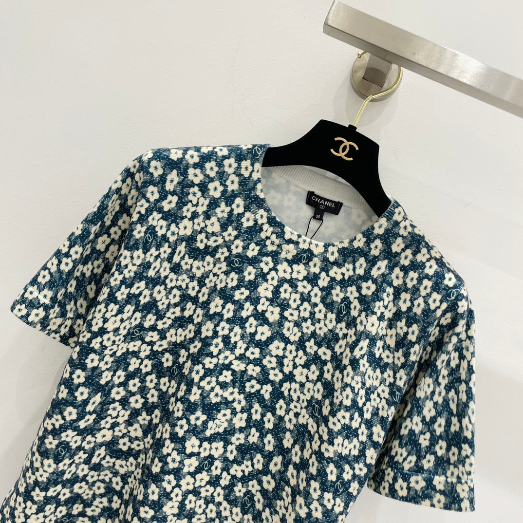 Chanel T-shirts and cut-and-sewn tops  229466