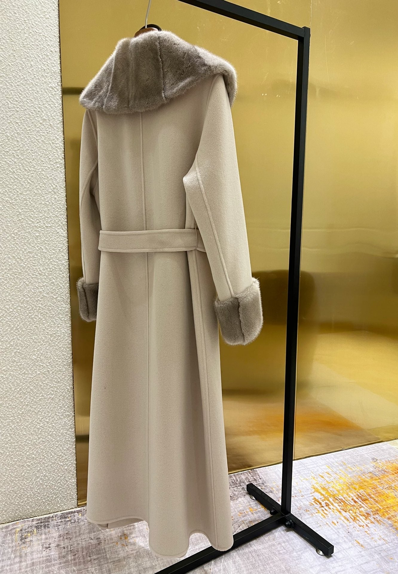 LP 25 Deep V-neck Long Coat Beige Cashmere Fur 303962