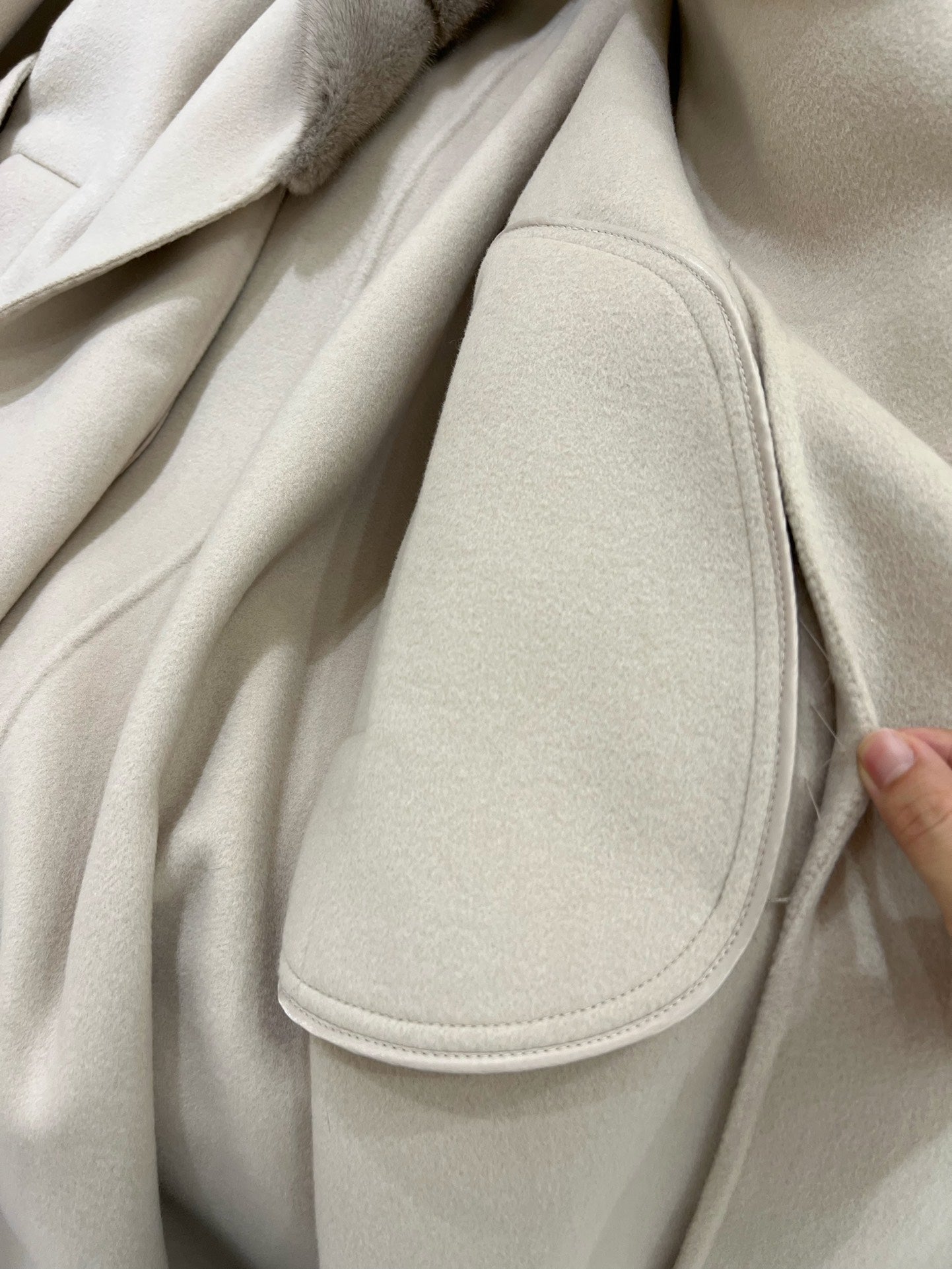 LP 25 Deep V-neck Long Coat Beige Cashmere Fur 303962