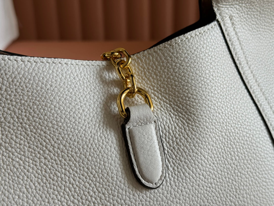 Gucci Solfbit 27.5 Bag White Calfskin 244323