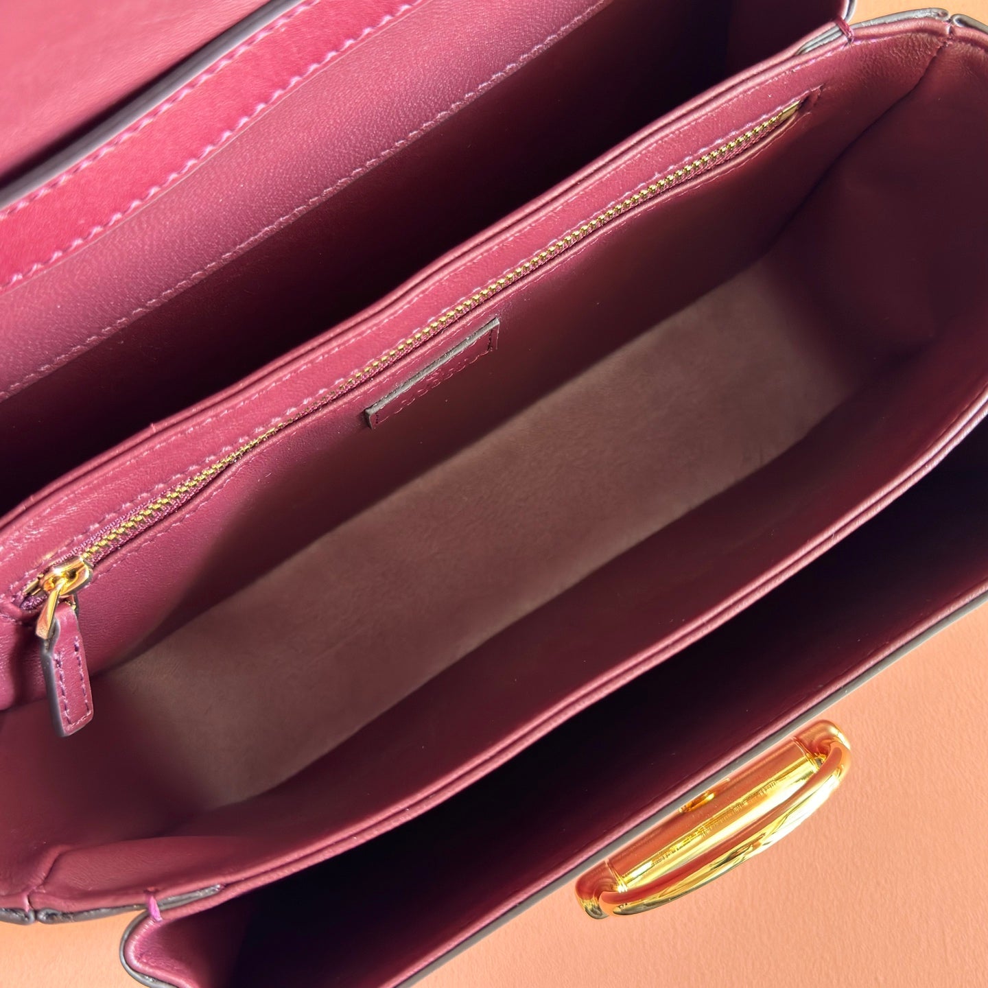 Gucci 2026 Siena Bag 25.5cm Red Gold Leather 277141