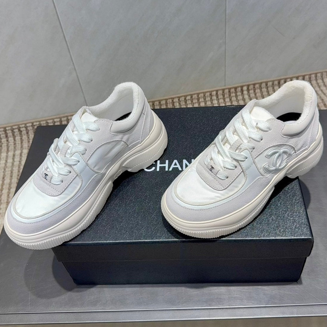 Chanel 25 Sneaker Ivory Suede Cowhide 540328