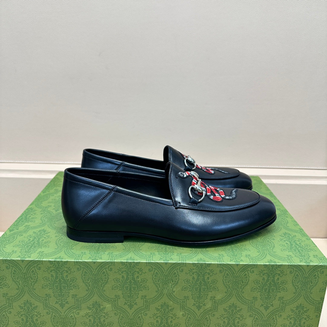 GG Men's 25 Snake Loafer Black Calfskin 575850