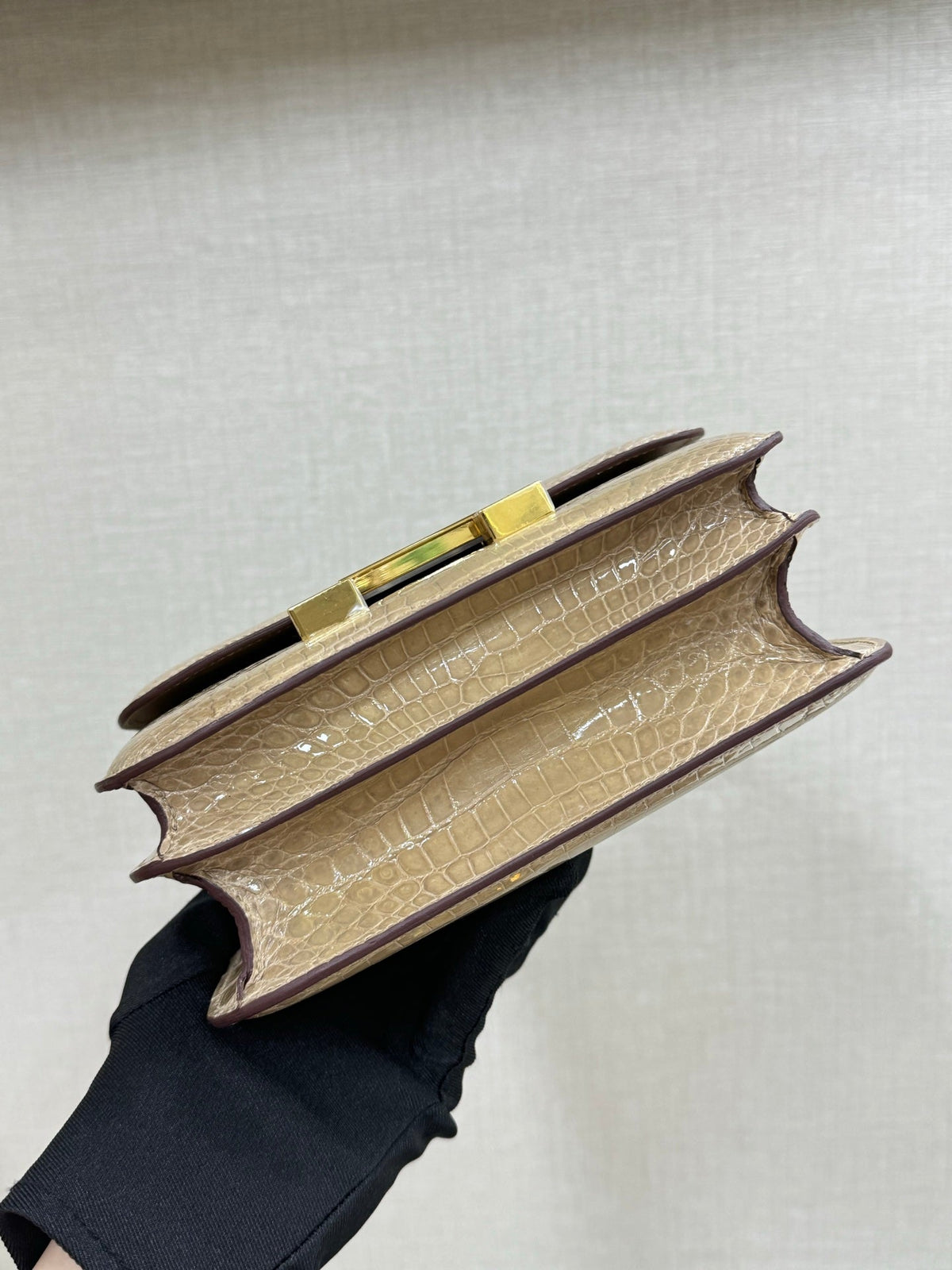 High-end Hermes 2026 Constance Bag 19cm Glossy Crocodile Leather