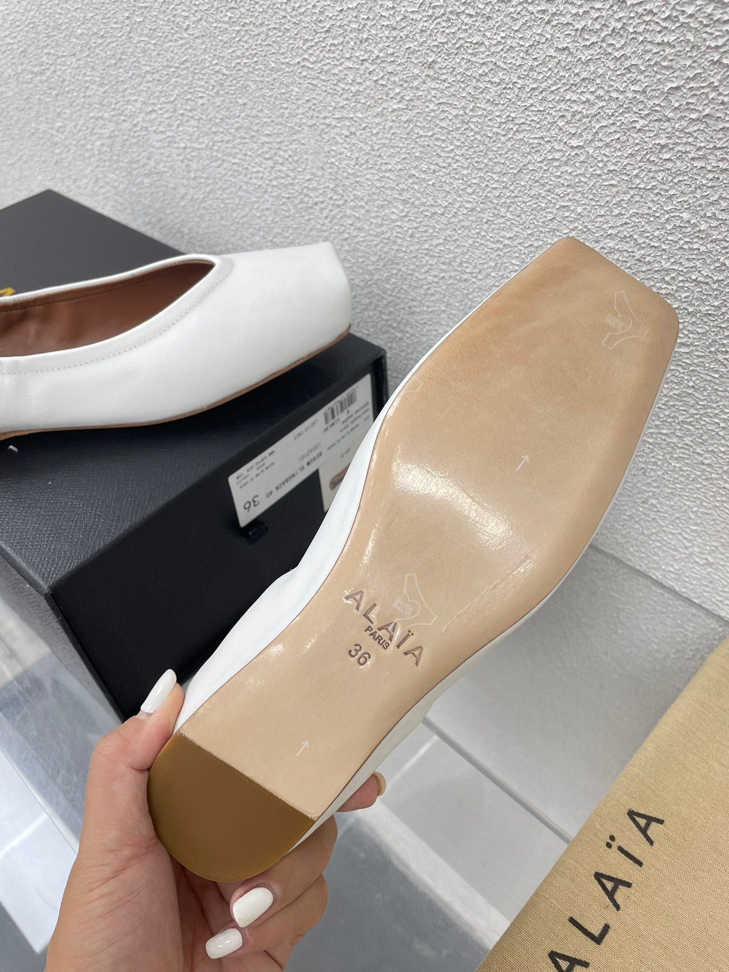 ALAIA BALLET FLATS IN WHITE CALFSKIN