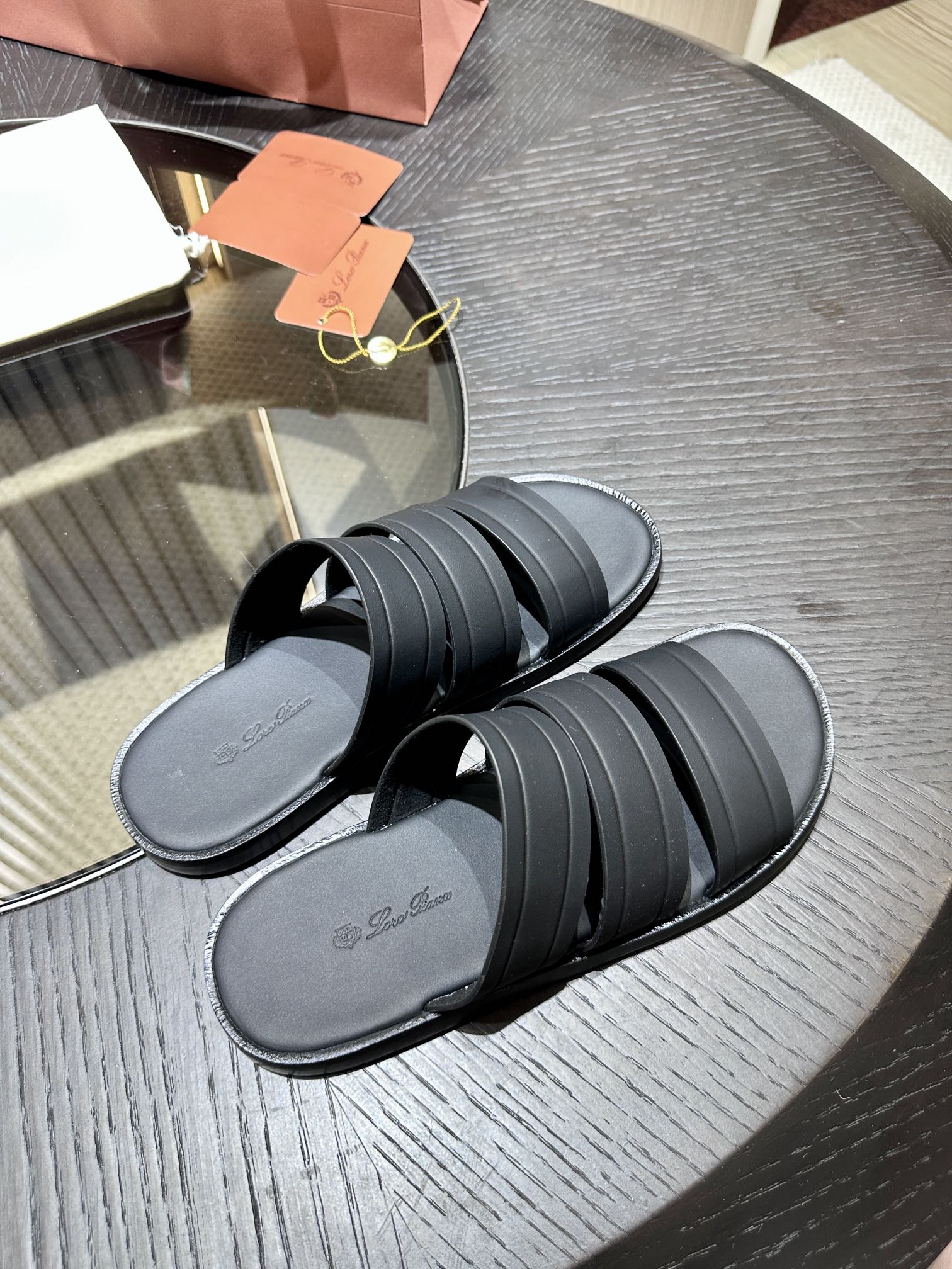 LP NAHA SANDAL BLACK LAMBSKIN