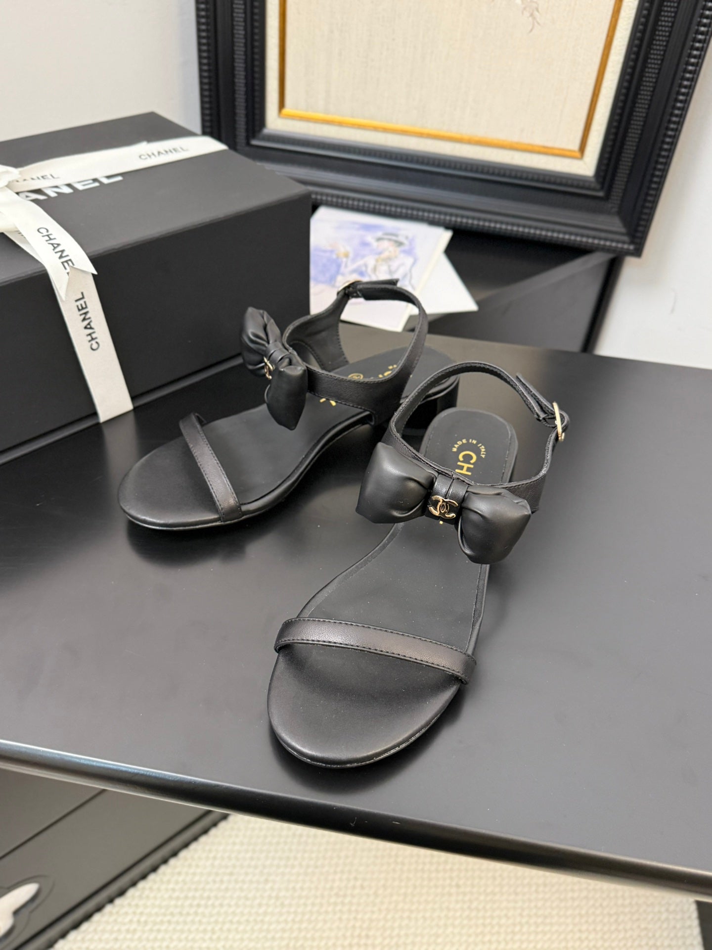 CC 25 Bow Attached Sandals Black Sheepskin 233421