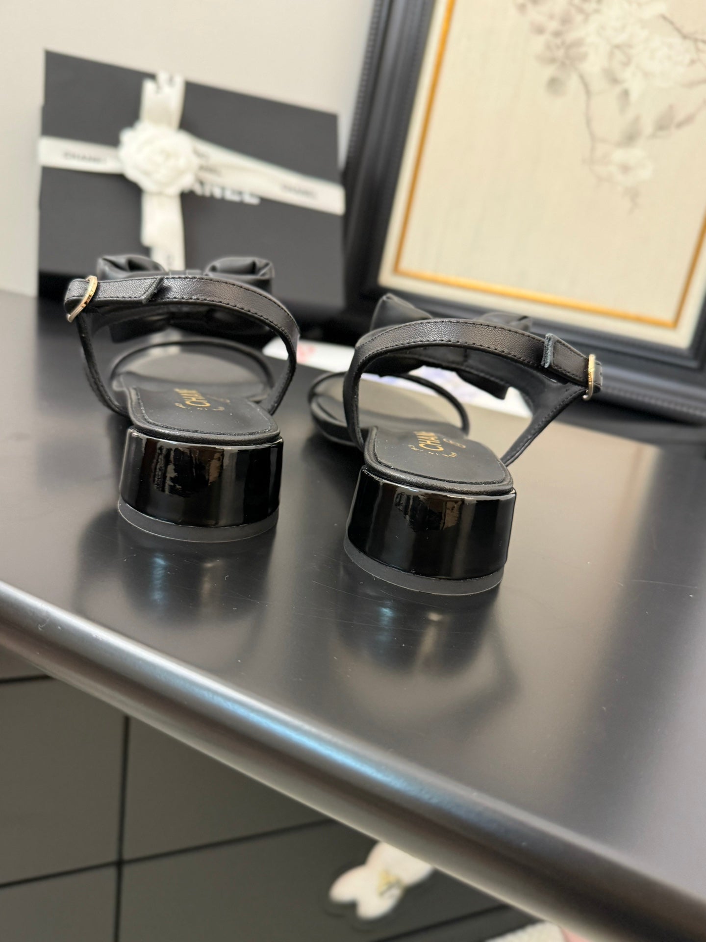 CC 25 Bow Attached Sandals Black Sheepskin 233421