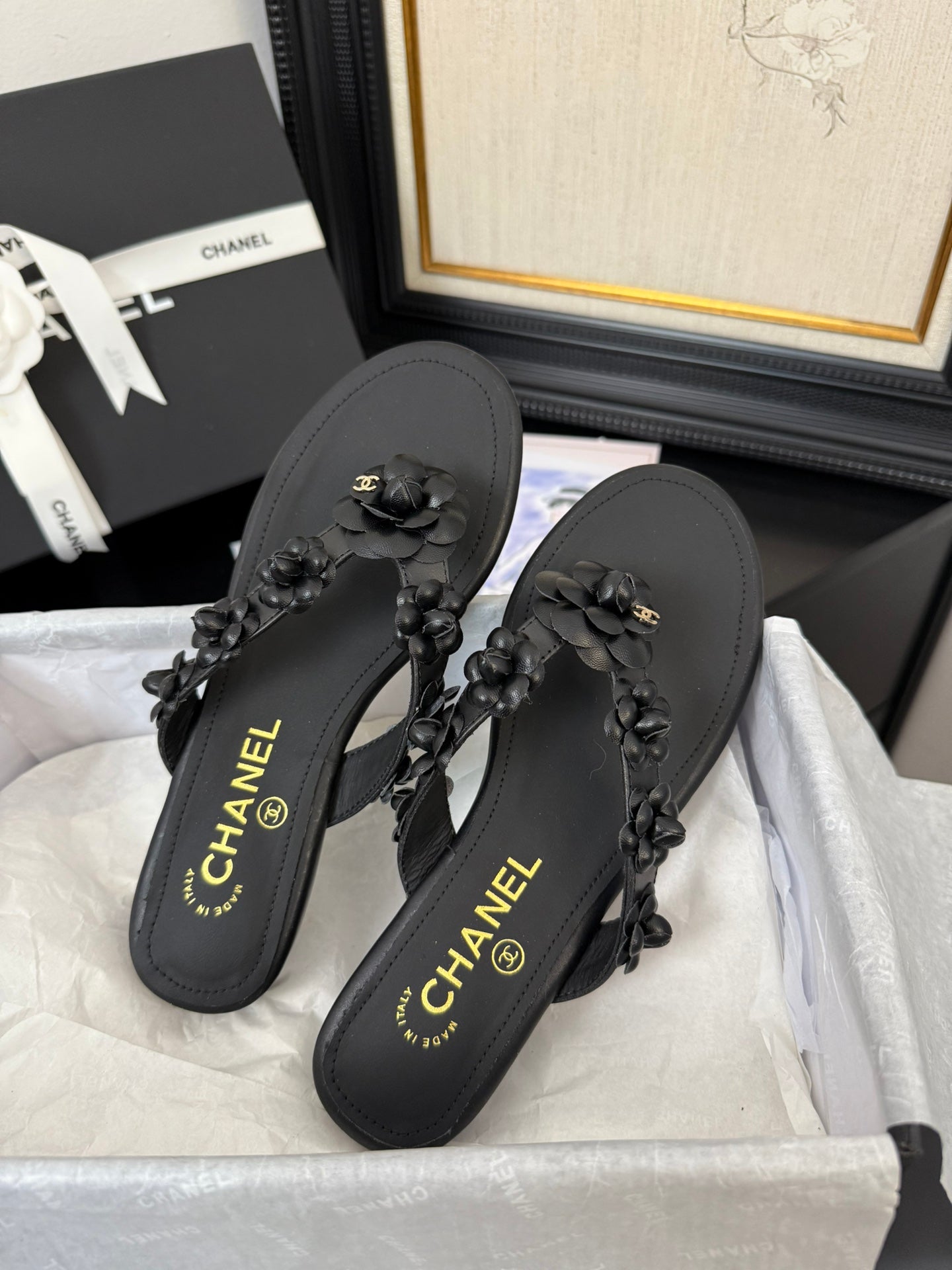 CC 25 Flower Thong Slippers Black Cowhide 233414